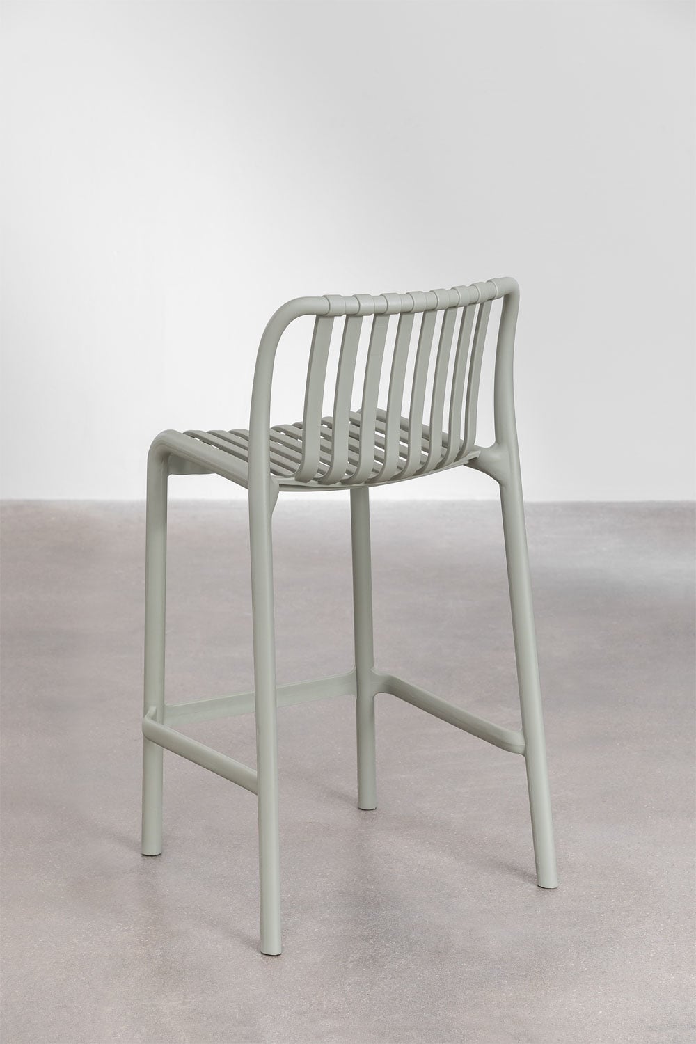 Pack de 2 taburetes altos 65 cm apilables en polipropileno verde caqui Wendell, imagen de galer&iacute;a 4