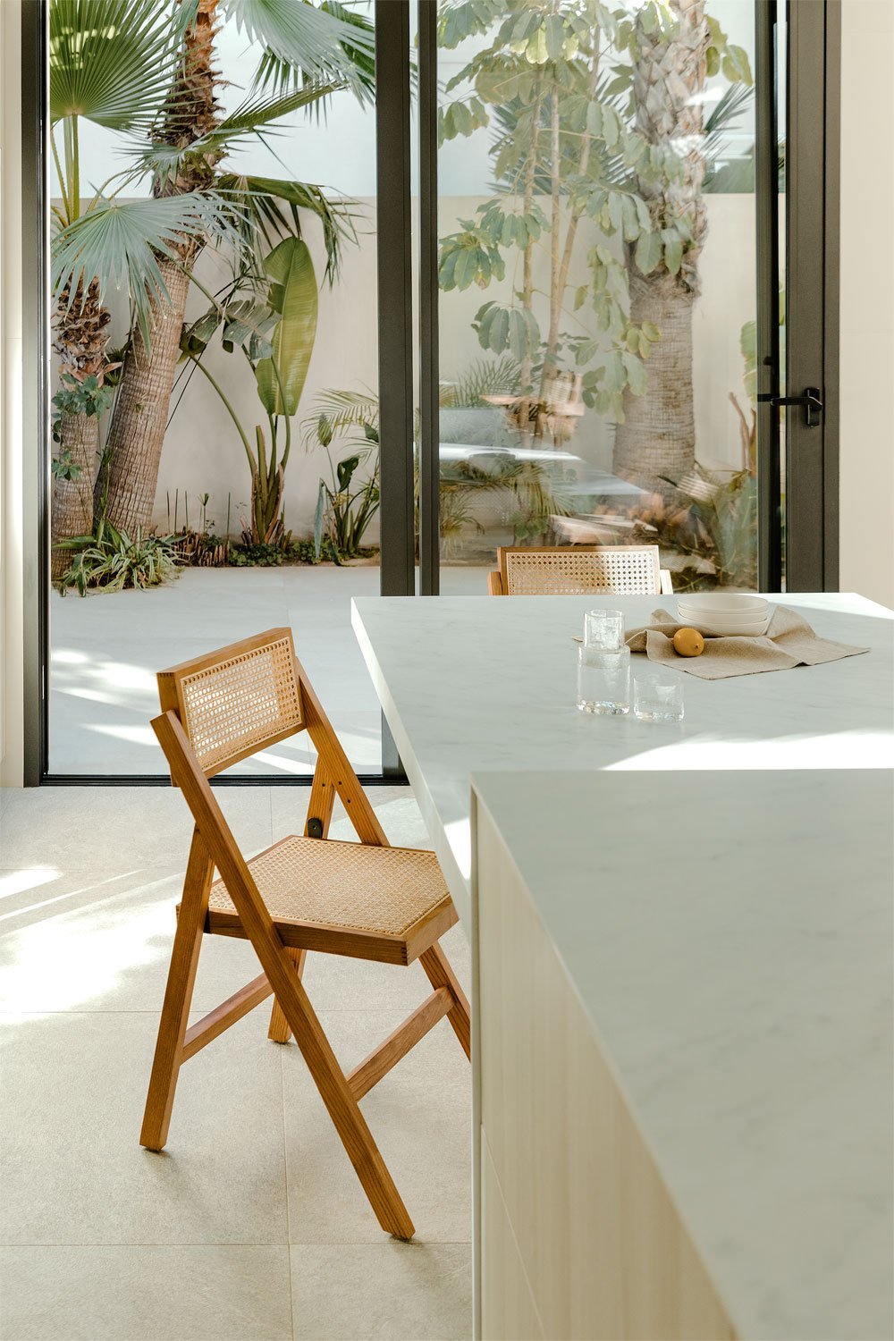 Silla de comedor plegable en madera de fresno y ratán Dallas, imagen de galería 1