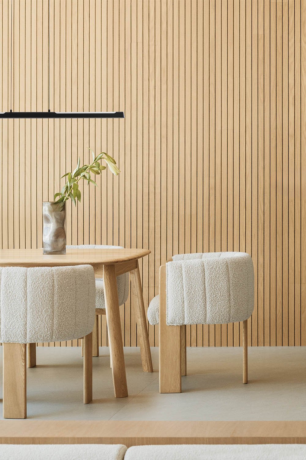 Silla de comedor en madera de fresno y tela bouclé Leo, imagen de galería 2