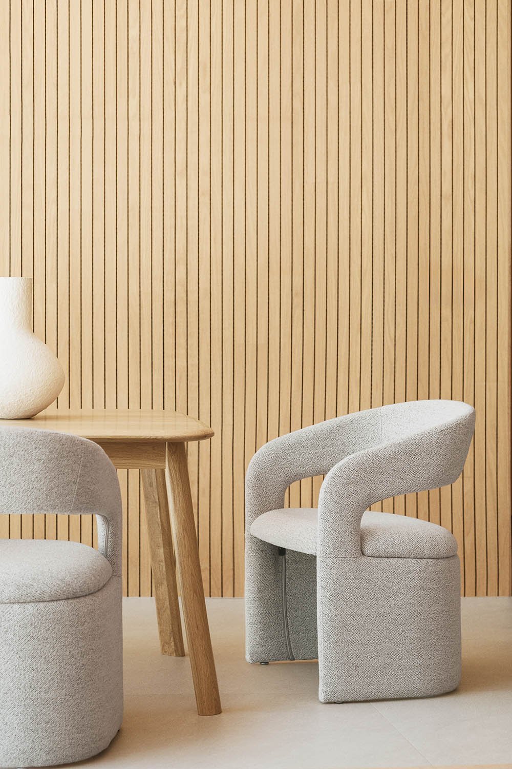 Silla de comedor con reposabrazos  tapizada en tela bouclé Jules, imagen de galería 1