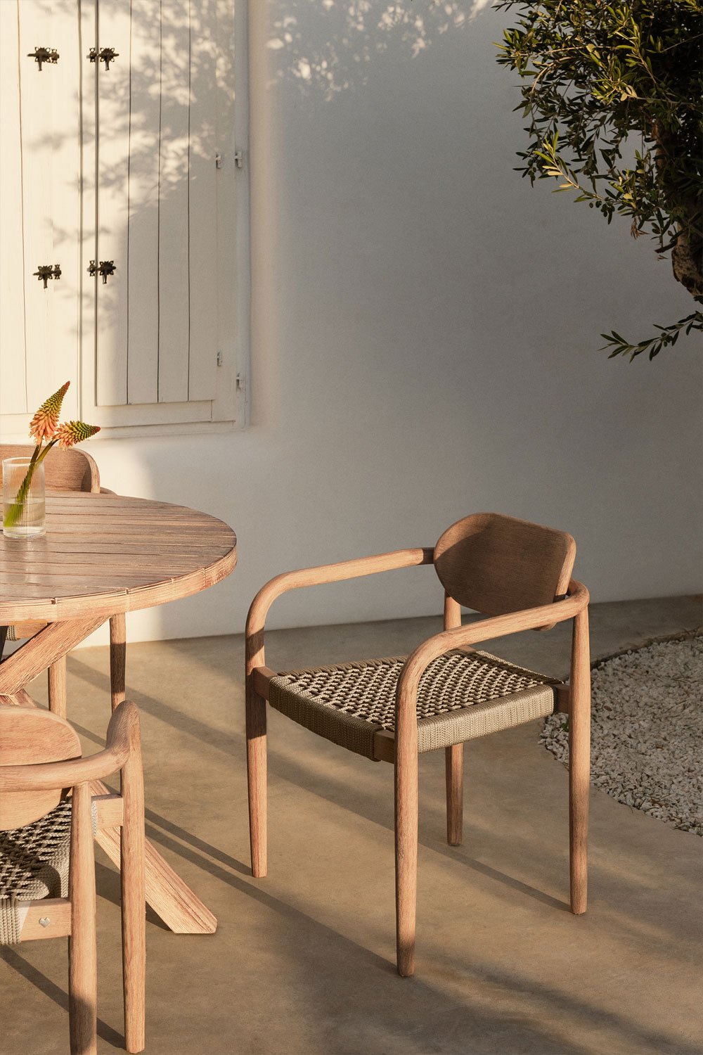 Pack de 4 sillas de jardín con reposabrazos en madera Naele, imagen de galería 1