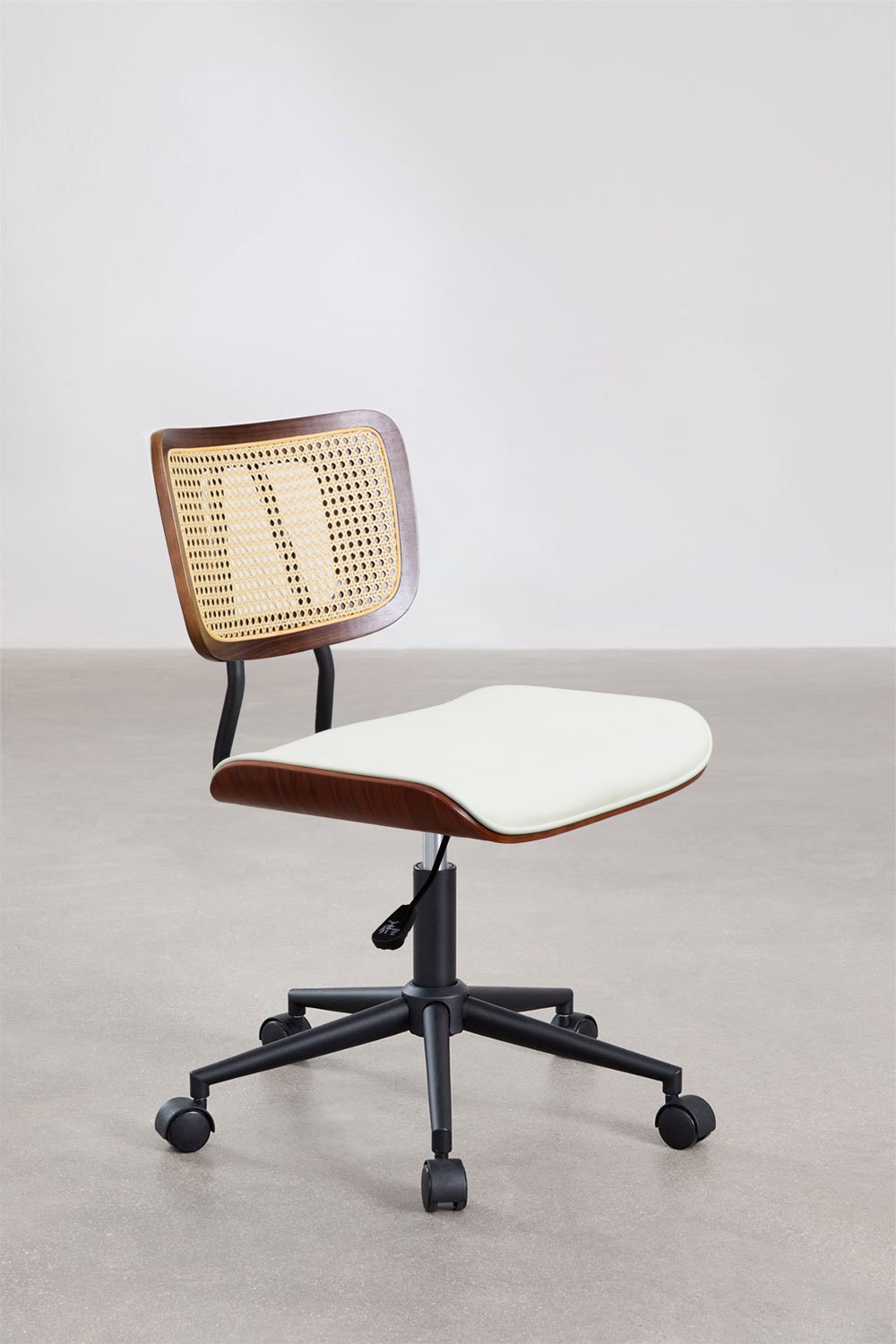 Silla de escritorio con ruedas en madera, ratán y polipiel Raysa, imagen de galería 6