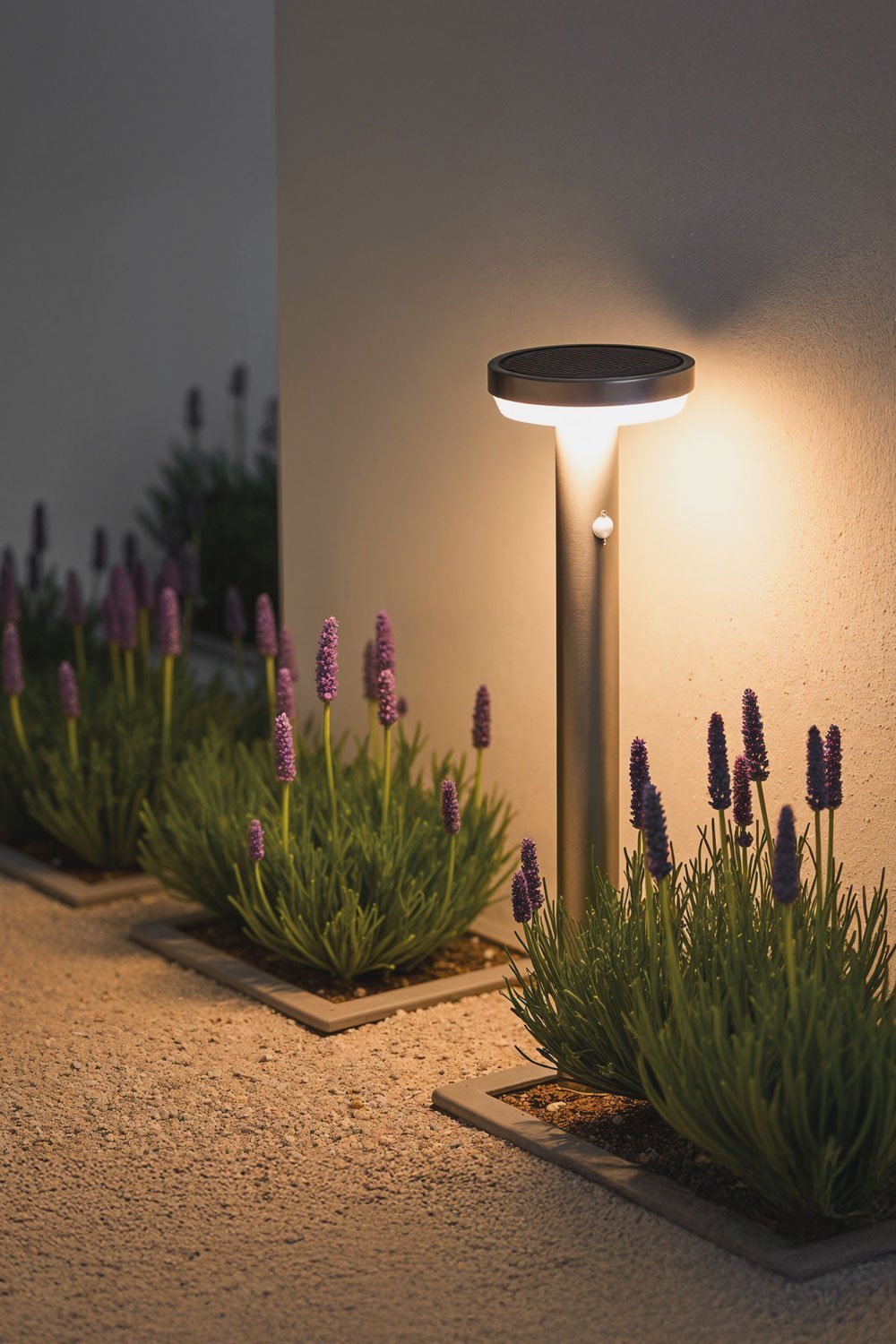 Baliza LED solar para exterior en acero inoxidable Ovint, imagen de galería 1