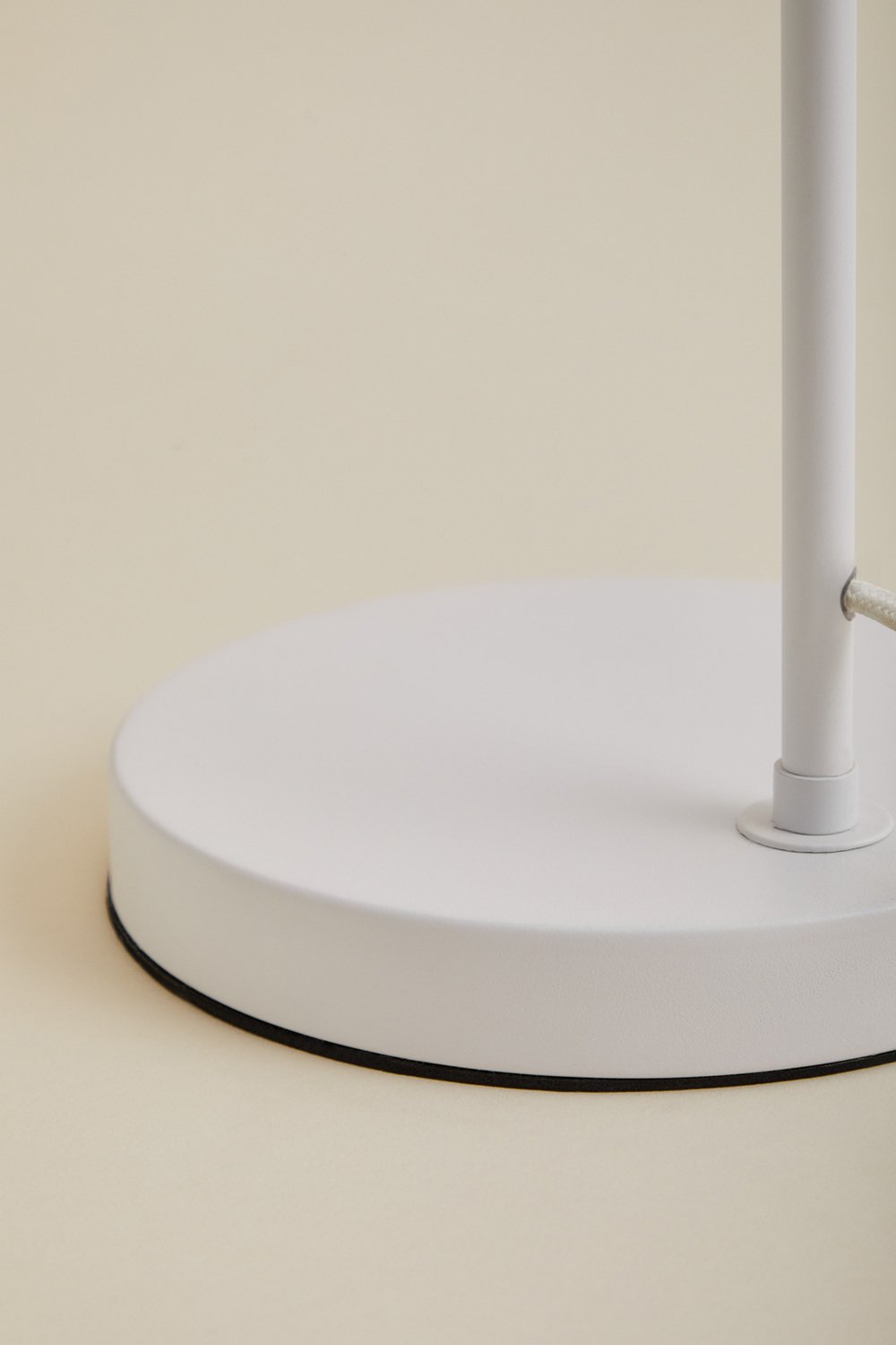 Lámpara de mesa en hierro Idina , imagen de galería 6