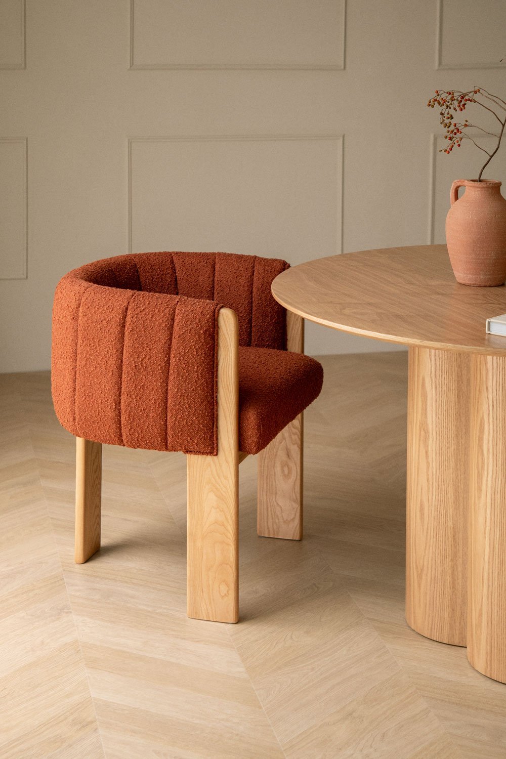 Silla de comedor en madera de fresno y tela bouclé Leo, imagen de galería 1