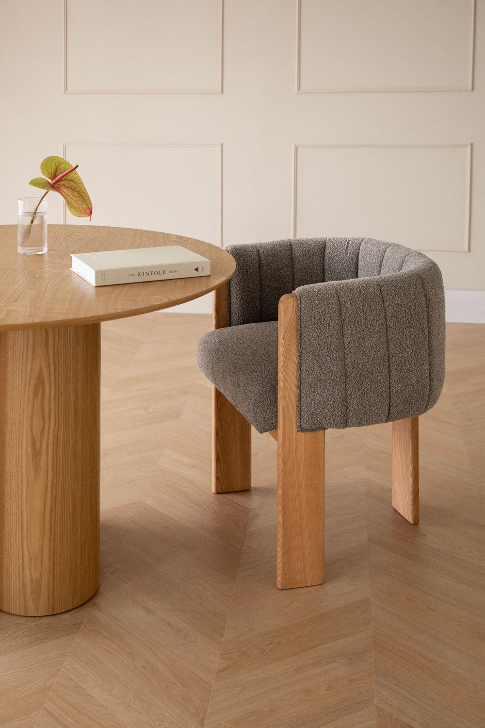 Silla de comedor en madera de fresno y tela bouclé Leo, imagen de galería 1