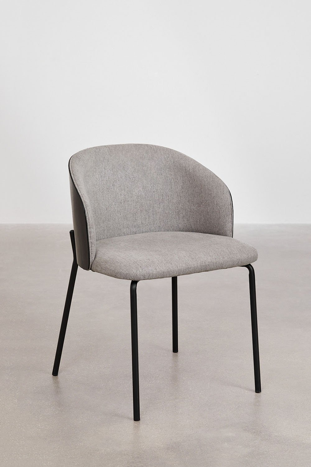 Set de mesa redonda Ø120 cm en cemento Noemi y 6 sillas de comedor en madera tapizadas Amieva, imagen de galería 5