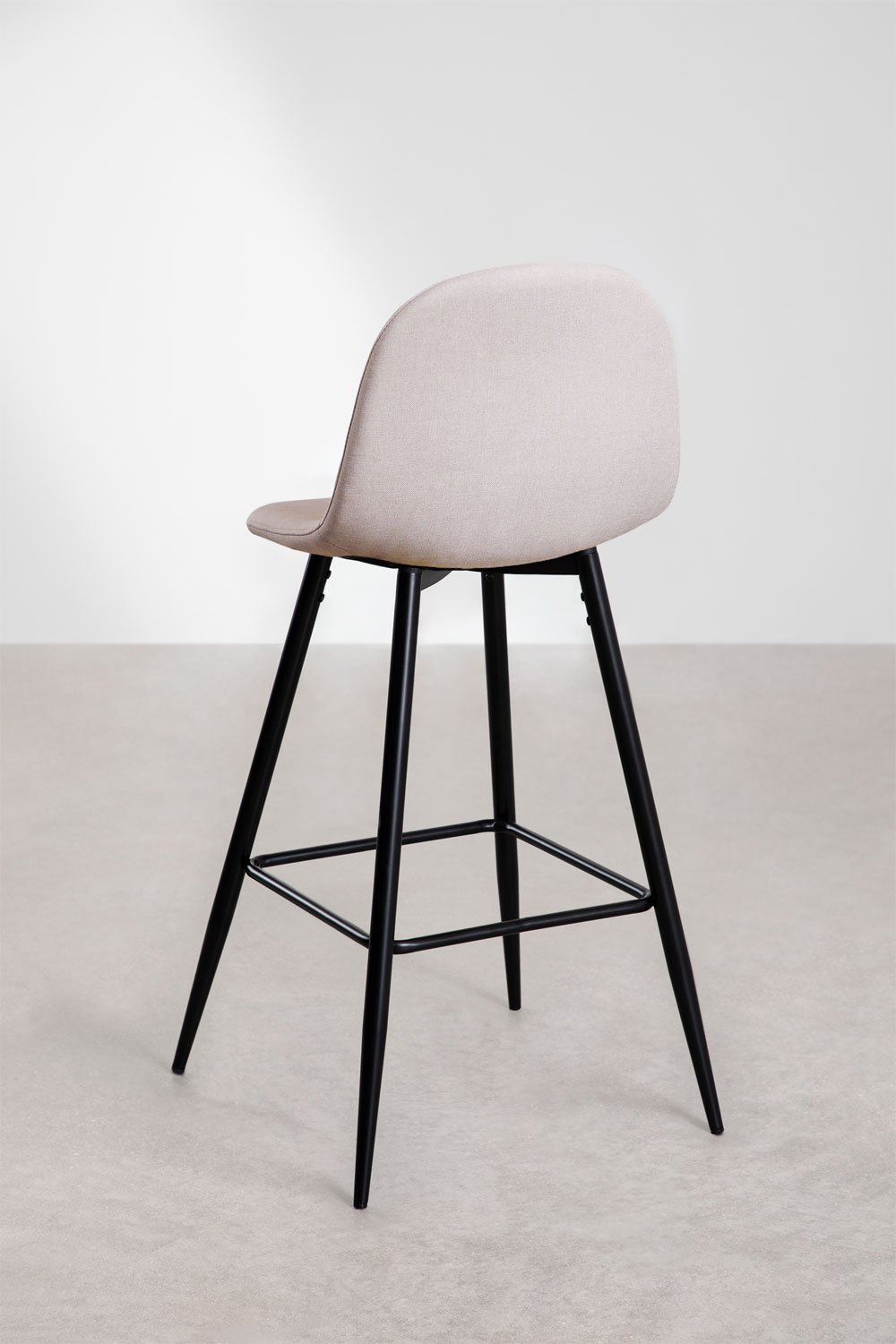 Pack de 4 taburetes altos 75 cm en tela beige crema y patas negras Glamm, imagen de galería 3