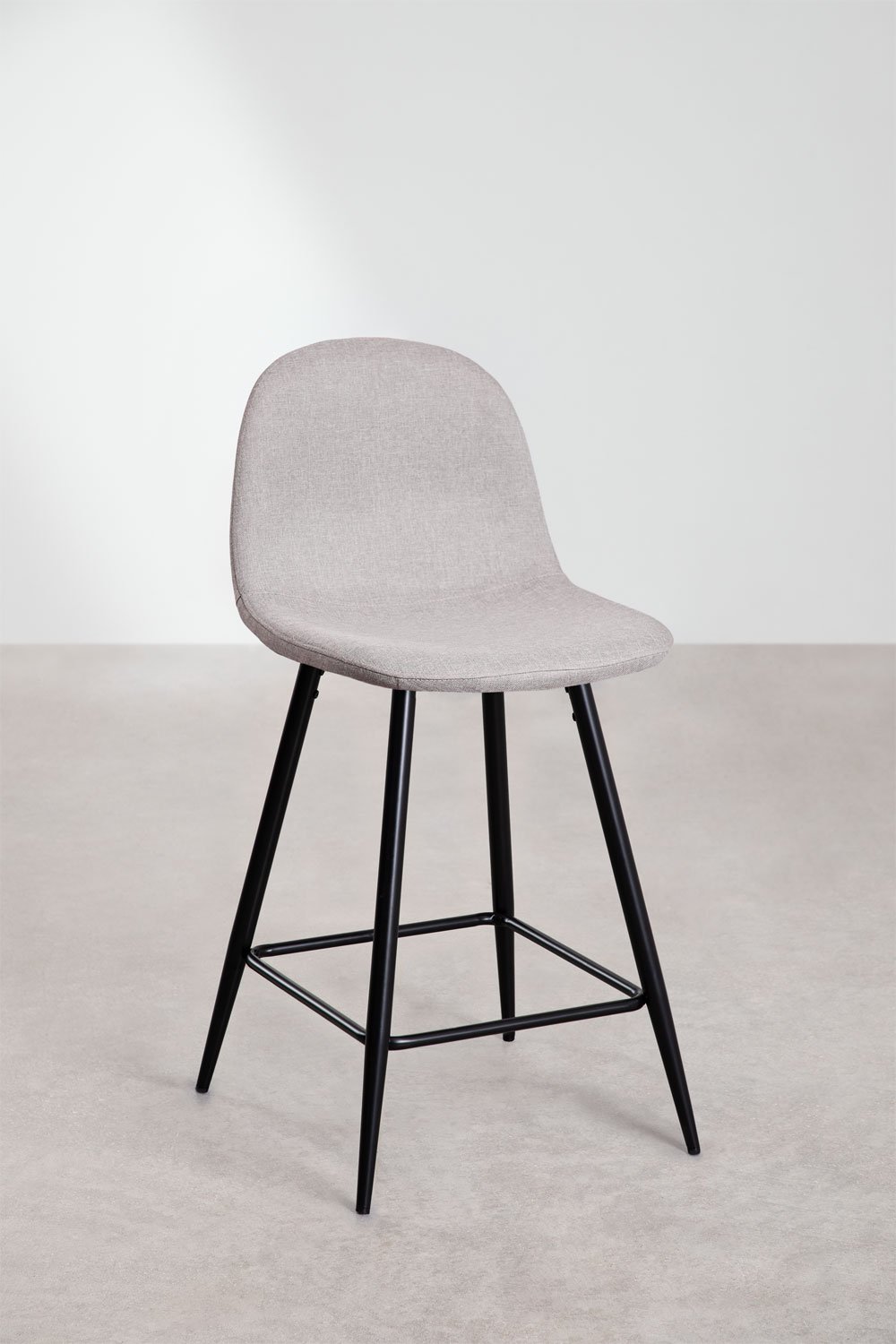 Pack de 4 taburetes altos 65 cm en tela gris hormigón y patas negras Glamm, imagen de galería 1