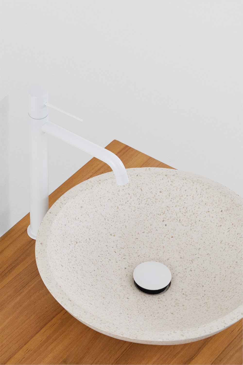 Conjunto de mueble de baño suspendido en madera de teca Jabari, imagen de galer&iacute;a 4