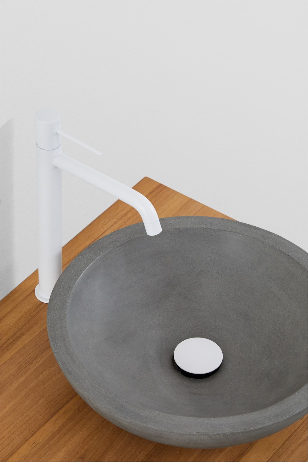 Conjunto de mueble de baño suspendido en madera de teca Jabari, imagen de galer&iacute;a 4