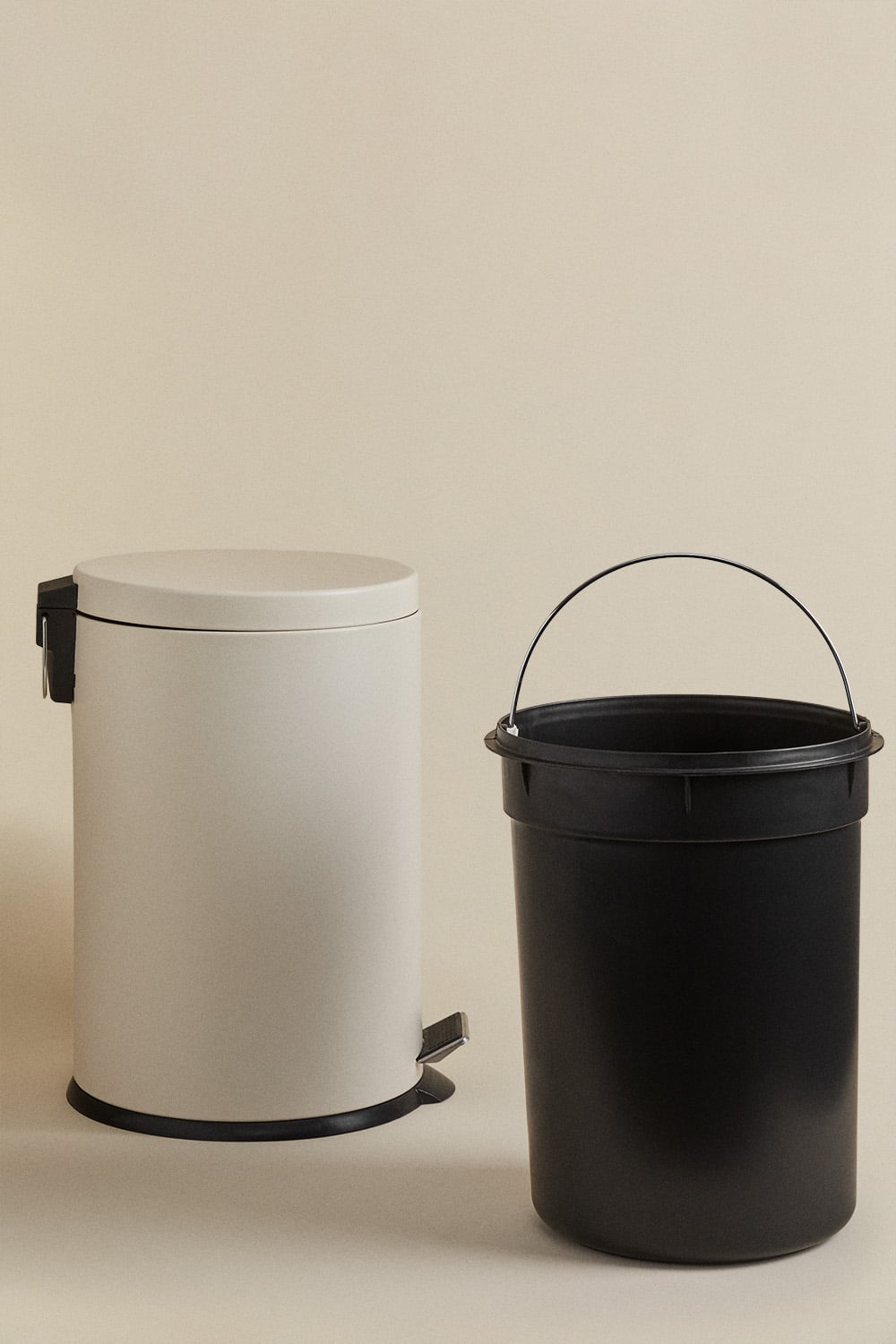 Cubo de basura con tapa y pedal Eiden, imagen de galer&iacute;a 3