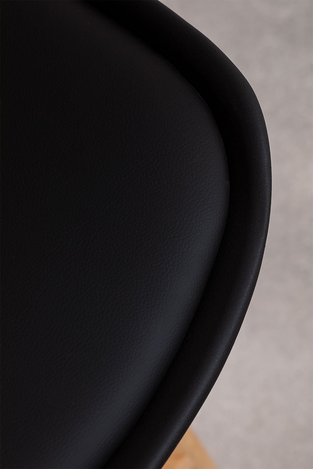 Taburete alto 65 cm en madera de haya, polipropileno y polipiel negra Nordic Edition, imagen de galería 4