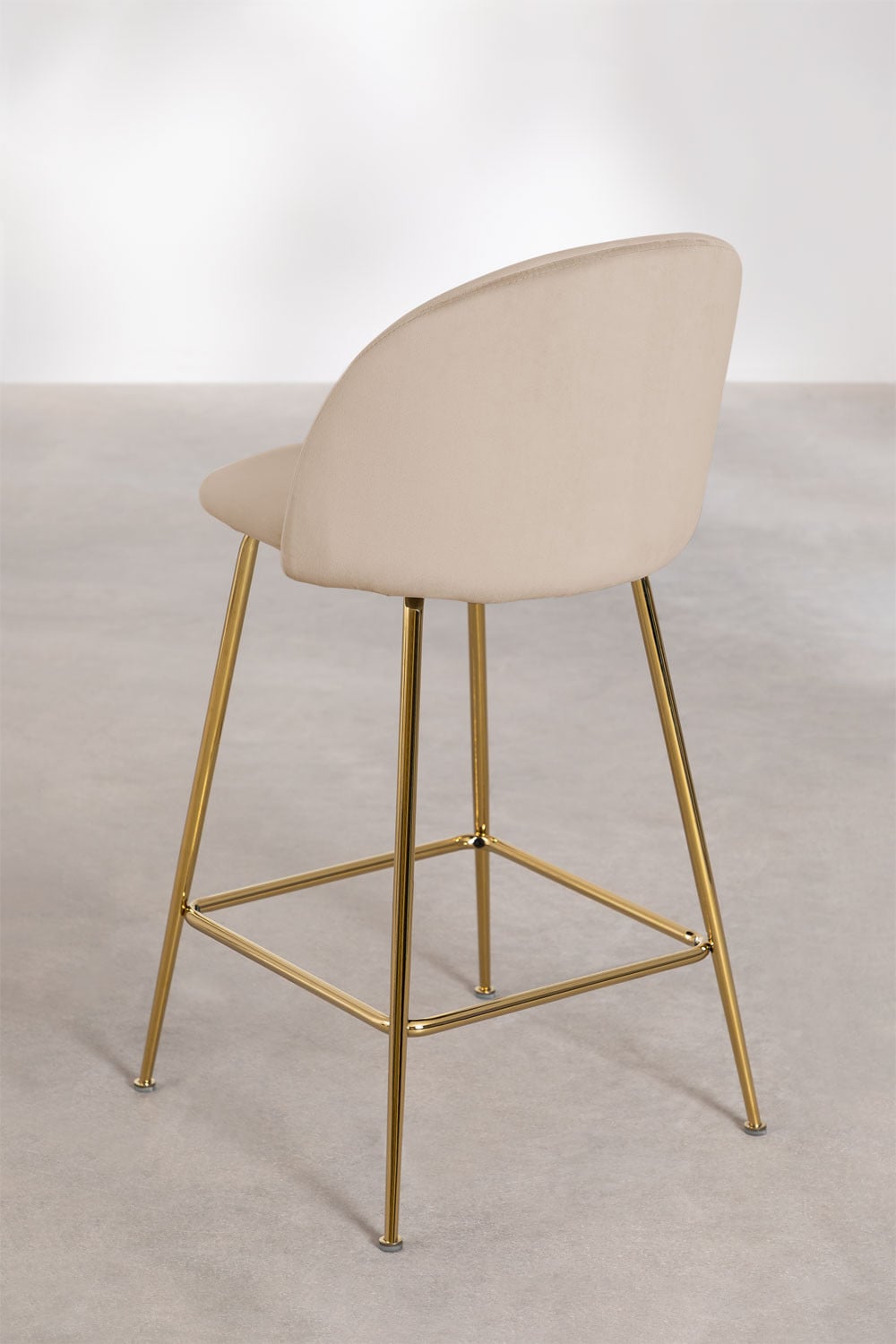 Pack de 2 taburetes altos 65 cm en terciopelo marrón trigo y patas doradas Kana Design, imagen de galer&iacute;a 3