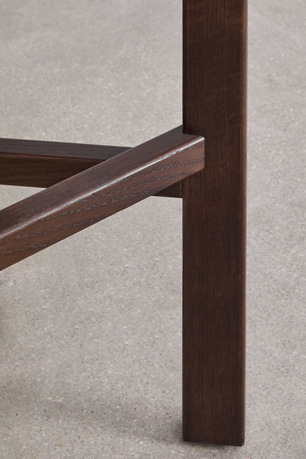 Pack de 2 taburetes altos 75 cm en madera de roble oscura y tela bouclé blanca Manila, imagen de galer&iacute;a 8