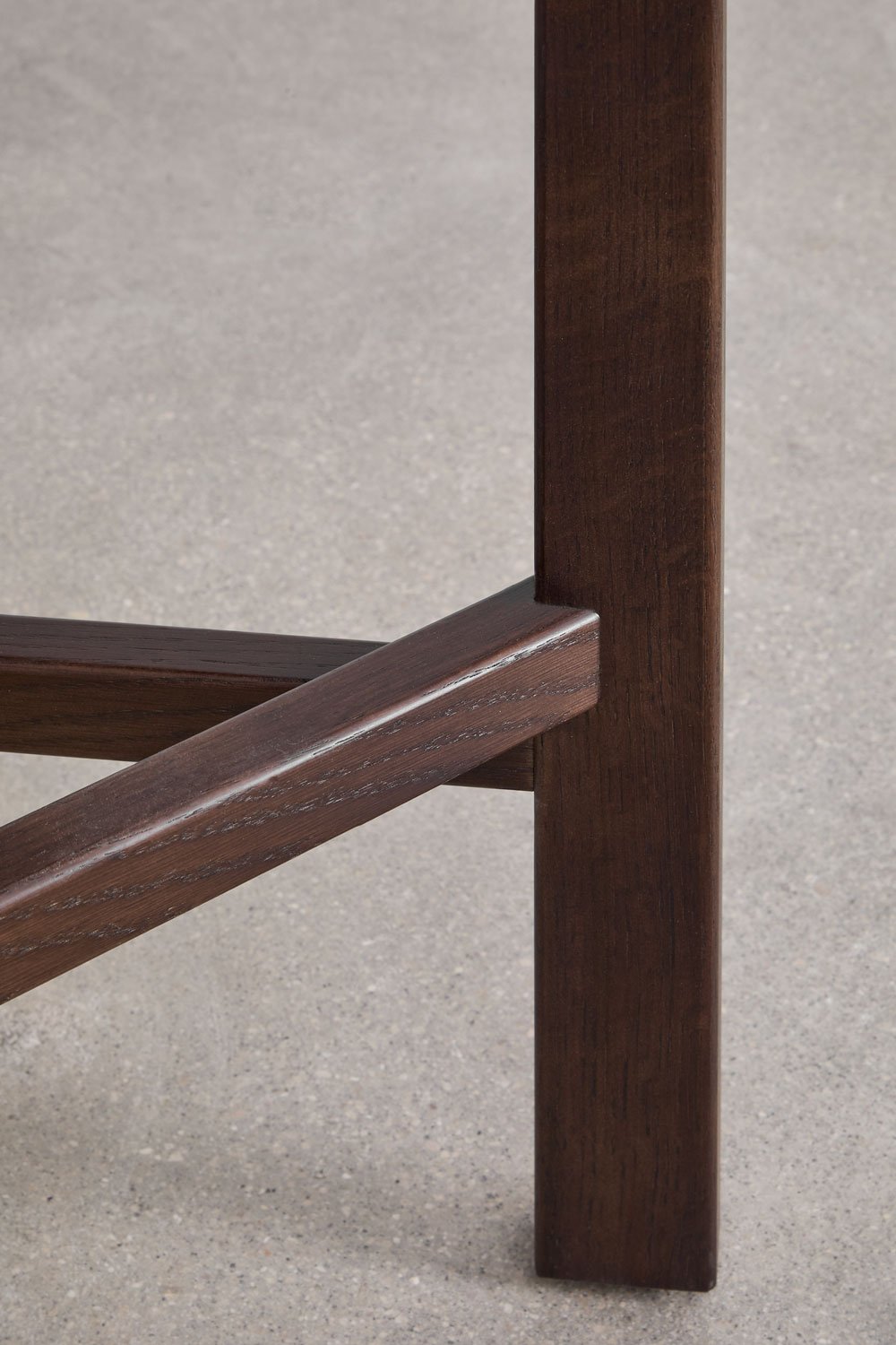 Pack de 4 taburetes altos 65 cm en madera de roble oscura y tela bouclé blanca Manila, imagen de galería 8