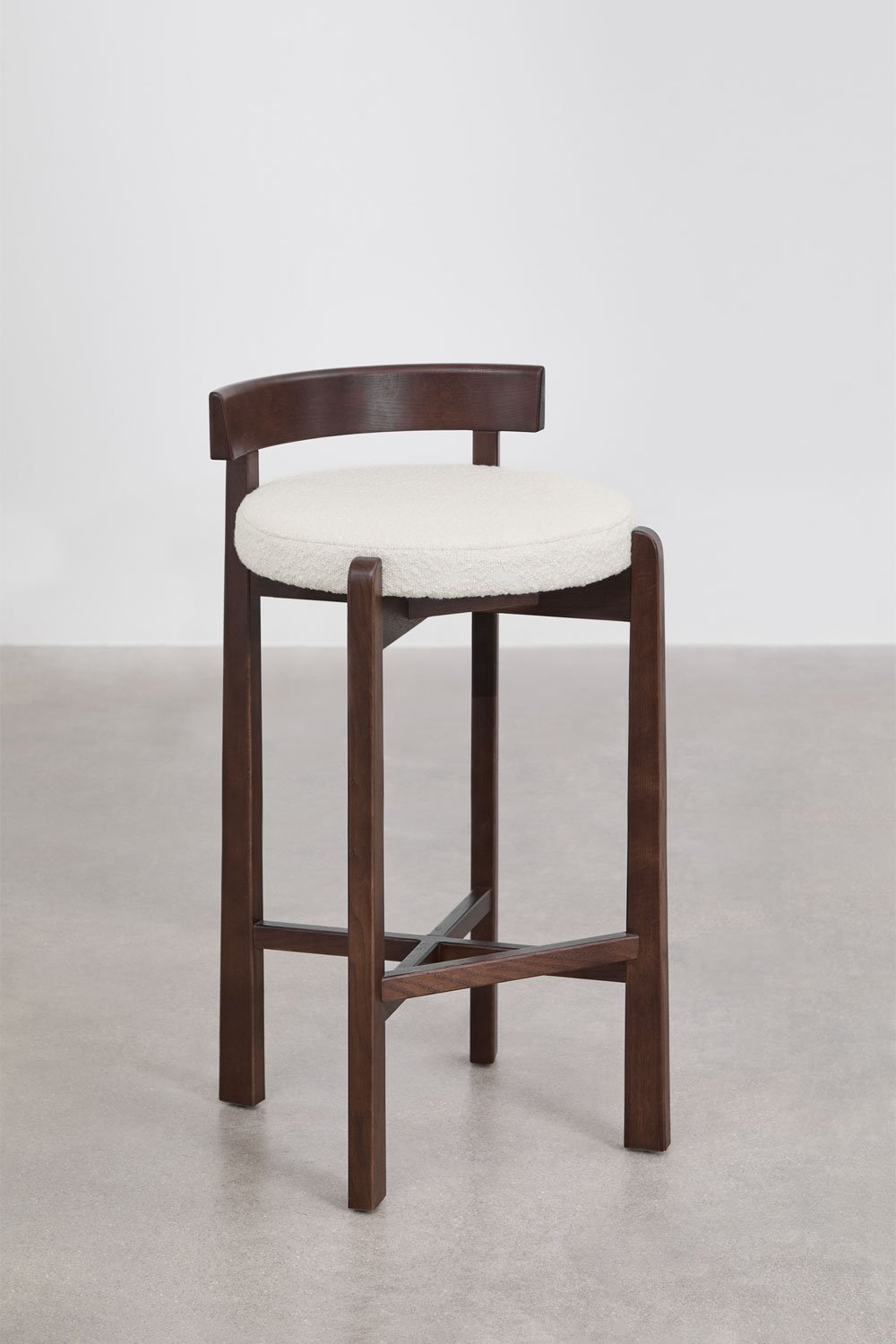 Pack de 4 taburetes altos 75 cm en madera de roble oscura y tela bouclé blanca Manila, imagen de galer&iacute;a 3