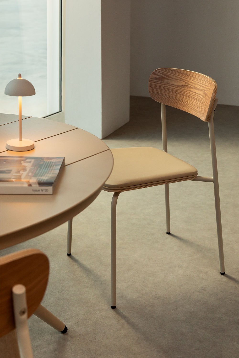 Silla de comedor apilable en hierro y madera Wilpier, imagen de galería 1