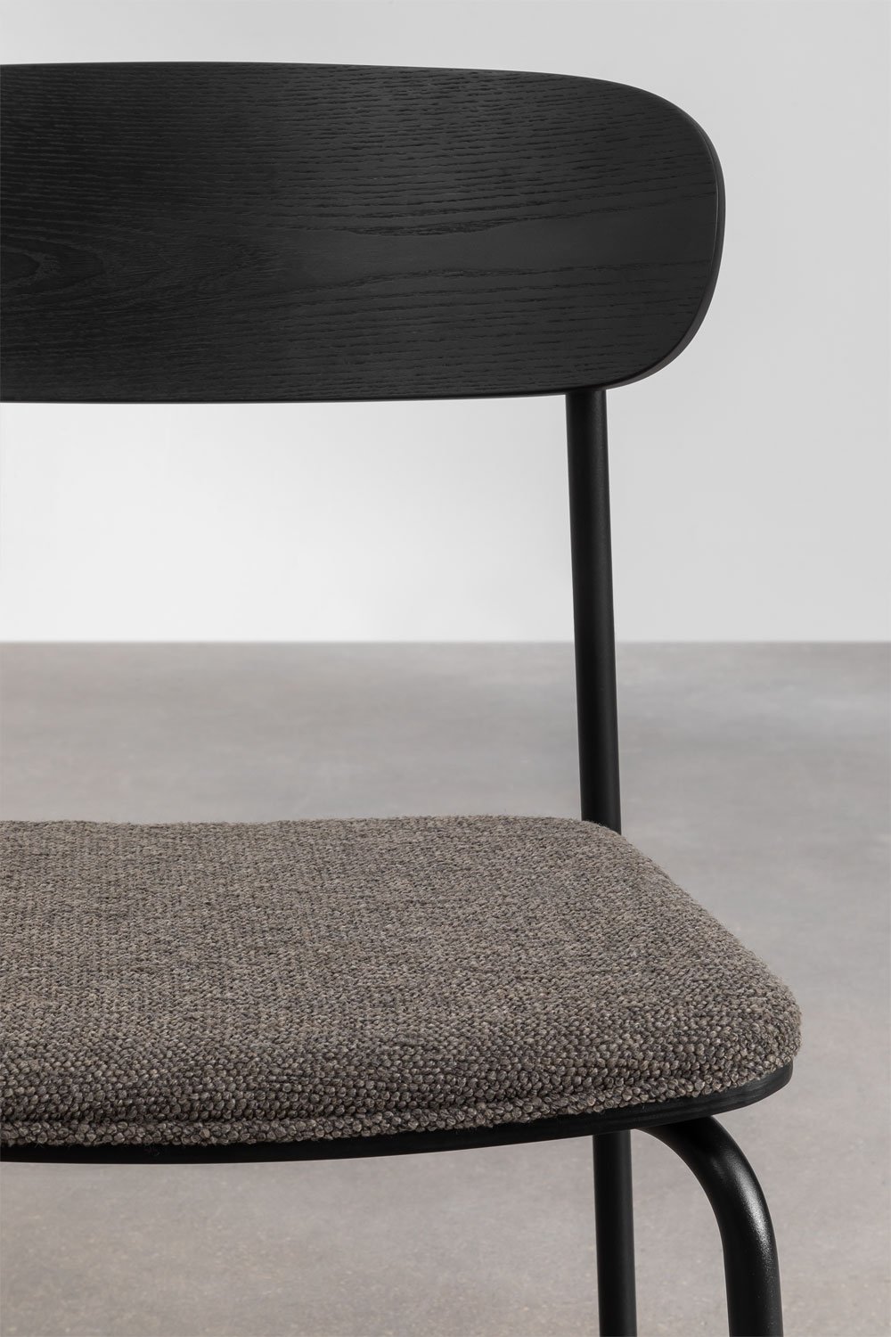 Silla de comedor apilable en hierro y madera Wilpier, imagen de galer&iacute;a 5