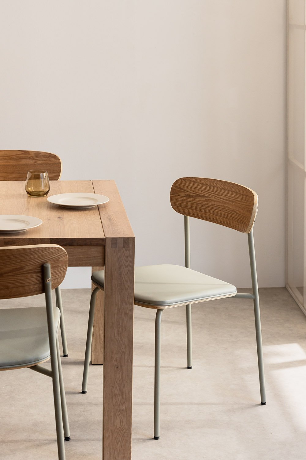 Pack de 2 sillas de comedor apilables en hierro y madera Wilpier, imagen de galería 1