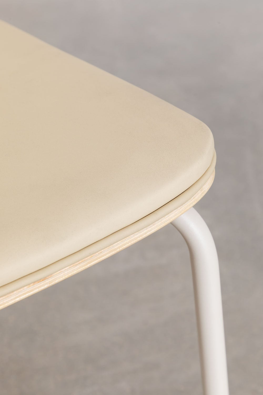 Pack de 4 sillas de comedor apilables en hierro y madera Wilpier, imagen de galer&iacute;a 7