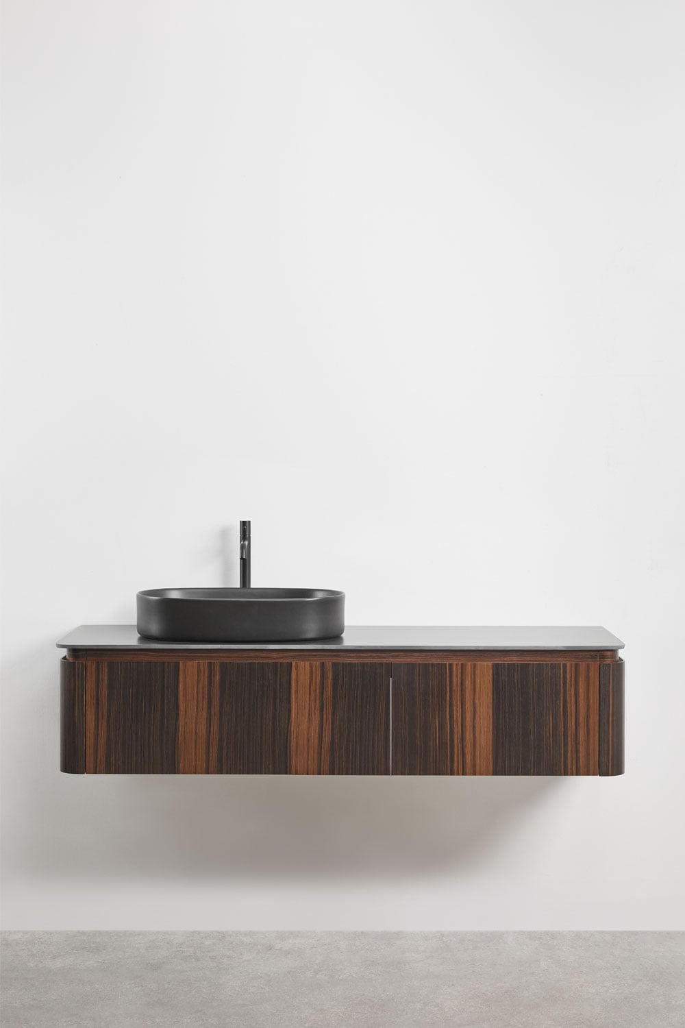 Conjunto de mueble de baño suspendido en madera Lavena, imagen de galer&iacute;a 2