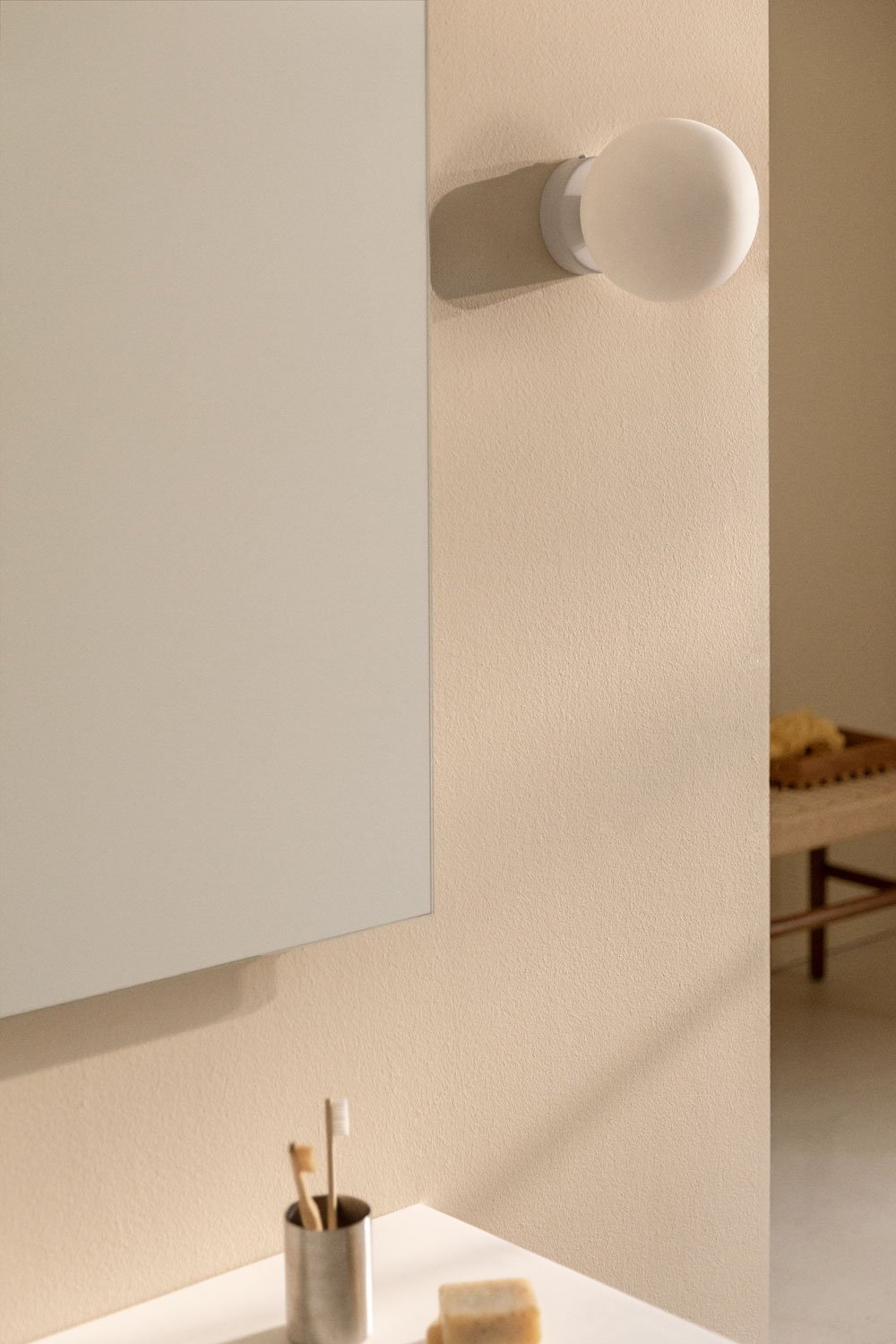 Aplique de pared para baño en acero inoxidable con bola de cristal Uvol Traditional, imagen de galería 1