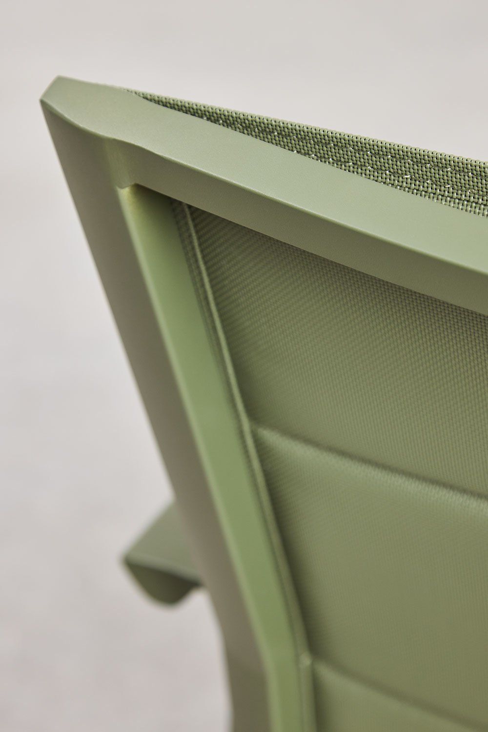 Silla de jardín apilable con reposabrazos en aluminio Karena       , imagen de galería 6