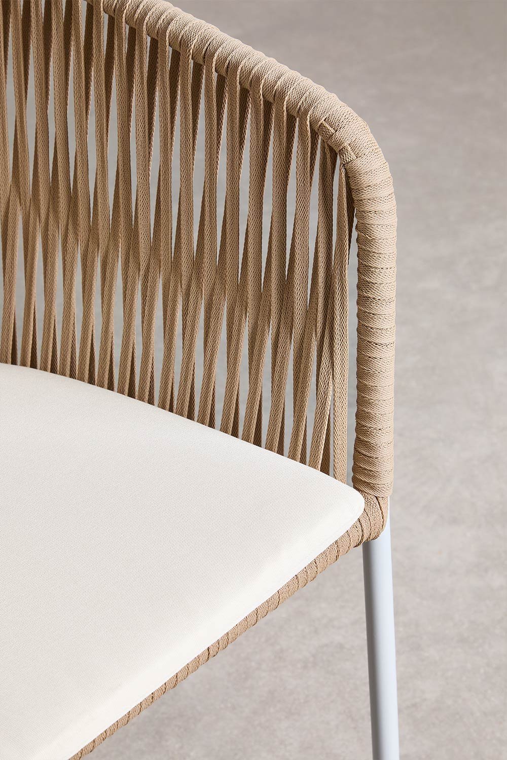 Silla de jardín con reposabrazos en hierro y cuerda trenzada Jocelyn, imagen de galería 7