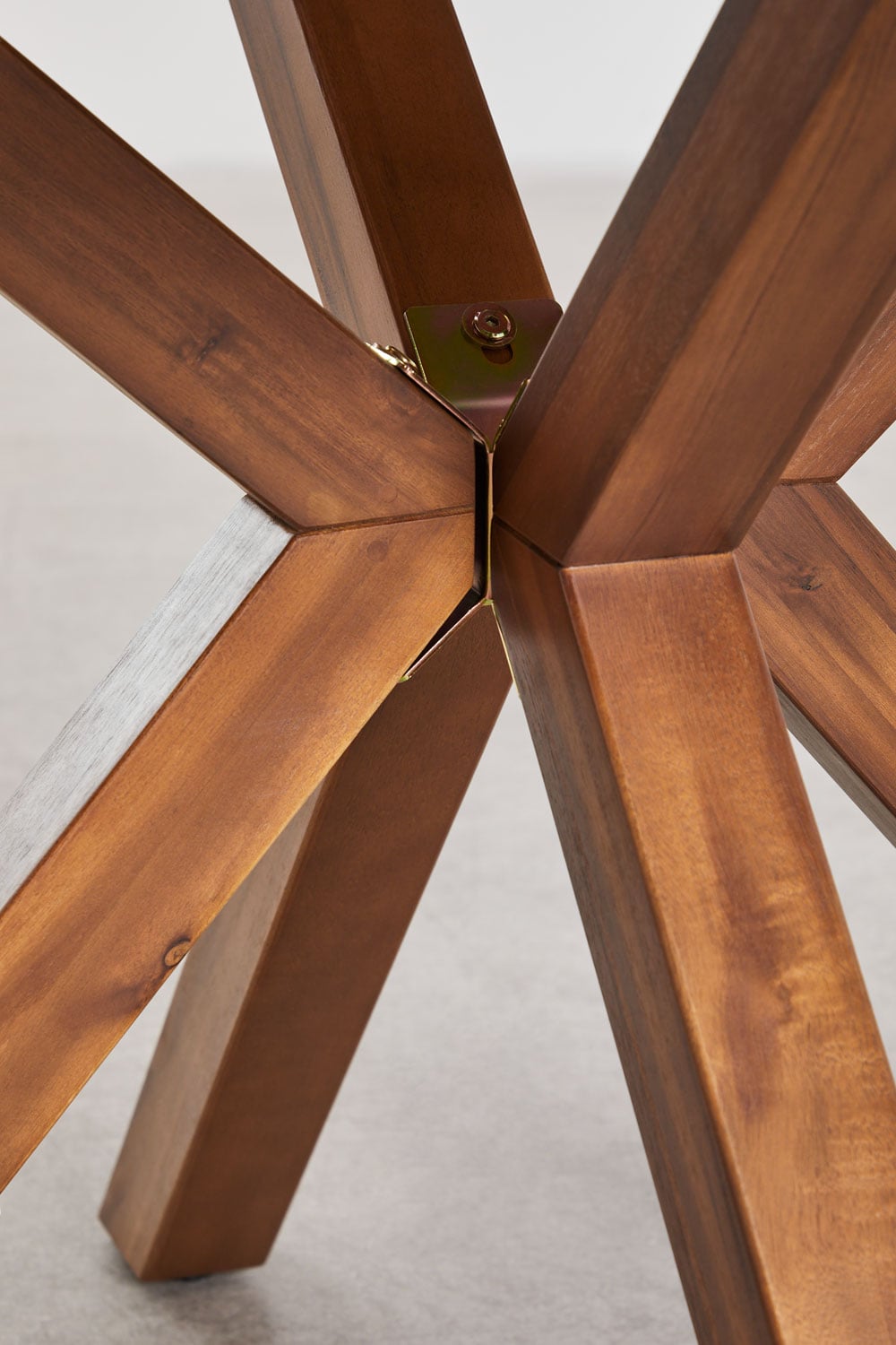 Mesa de jardín redonda en madera de eucalipto Naele, imagen de galer&iacute;a 6