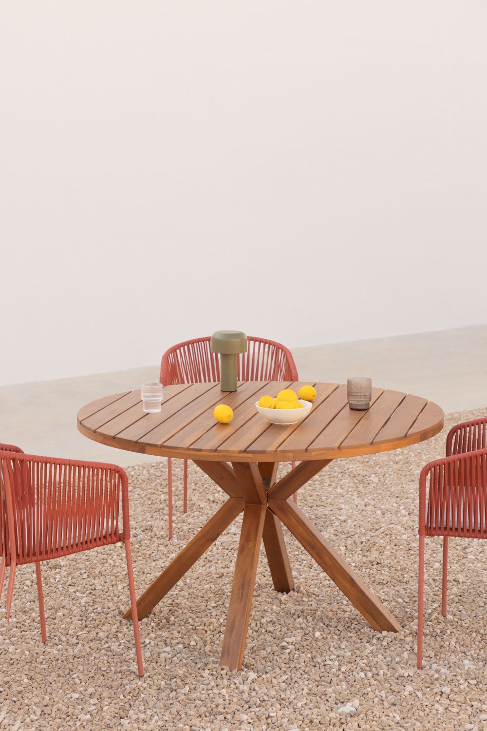 Mesa de jardín redonda en madera de eucalipto Naele, imagen de galería 1