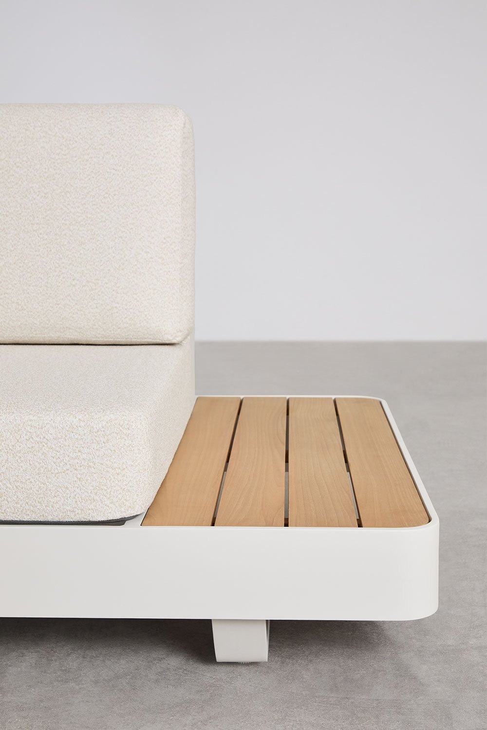 Conjunto de salón con sofá esquinero de 5 plazas y mesa de centro en aluminio y madera de teca Yarilo, imagen de galería 11