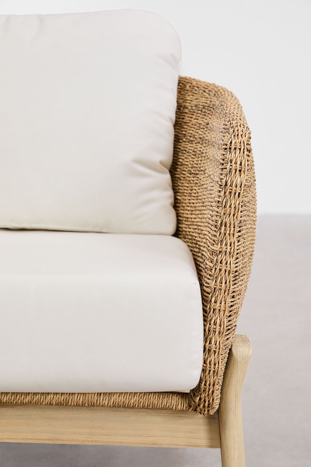 Sillón en madera de acacia y ratán sintético Leilan, imagen de galería 6