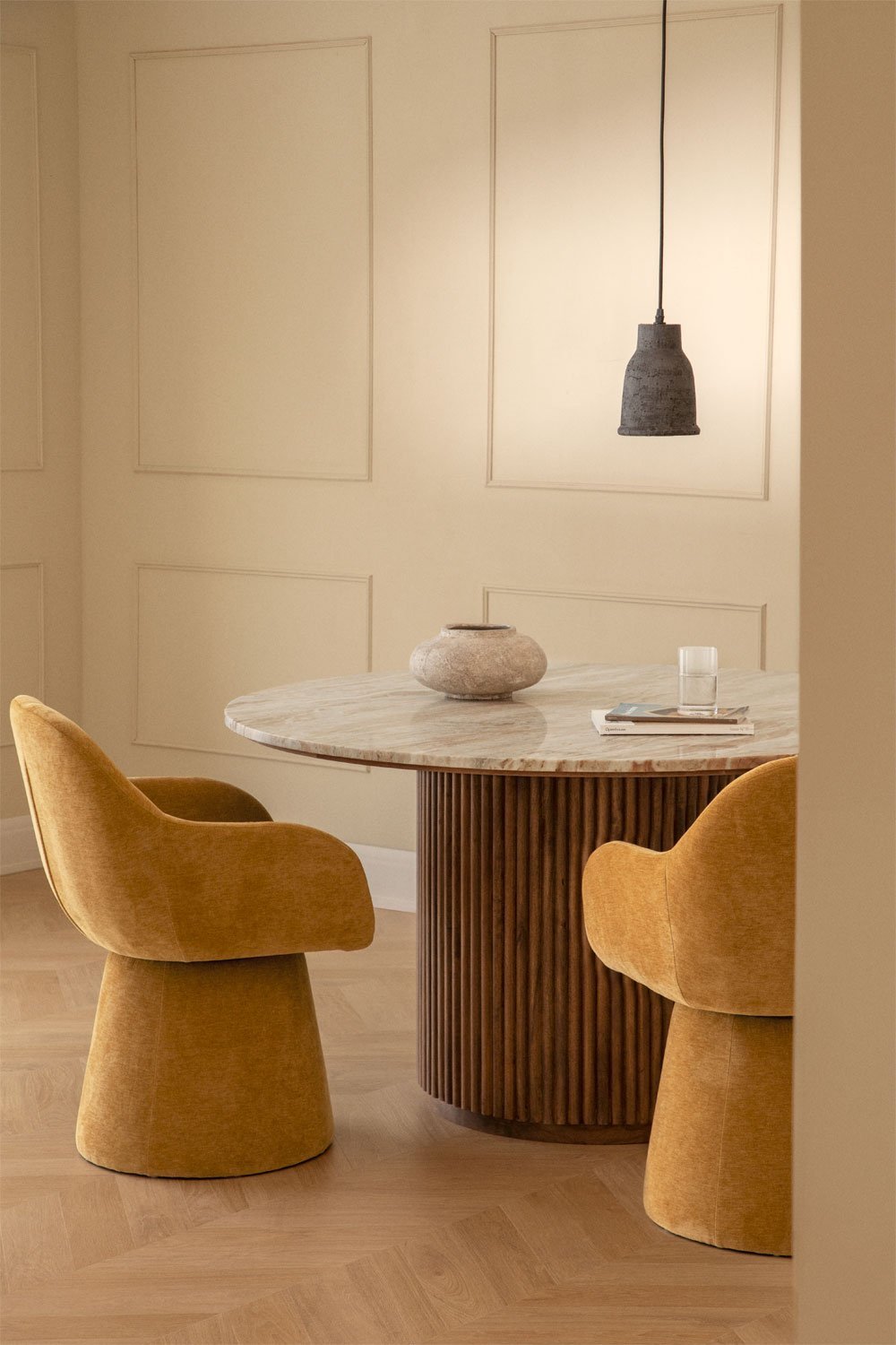 Mesa de comedor redonda en piedra natural y madera de mango Giselda , imagen de galería 1
