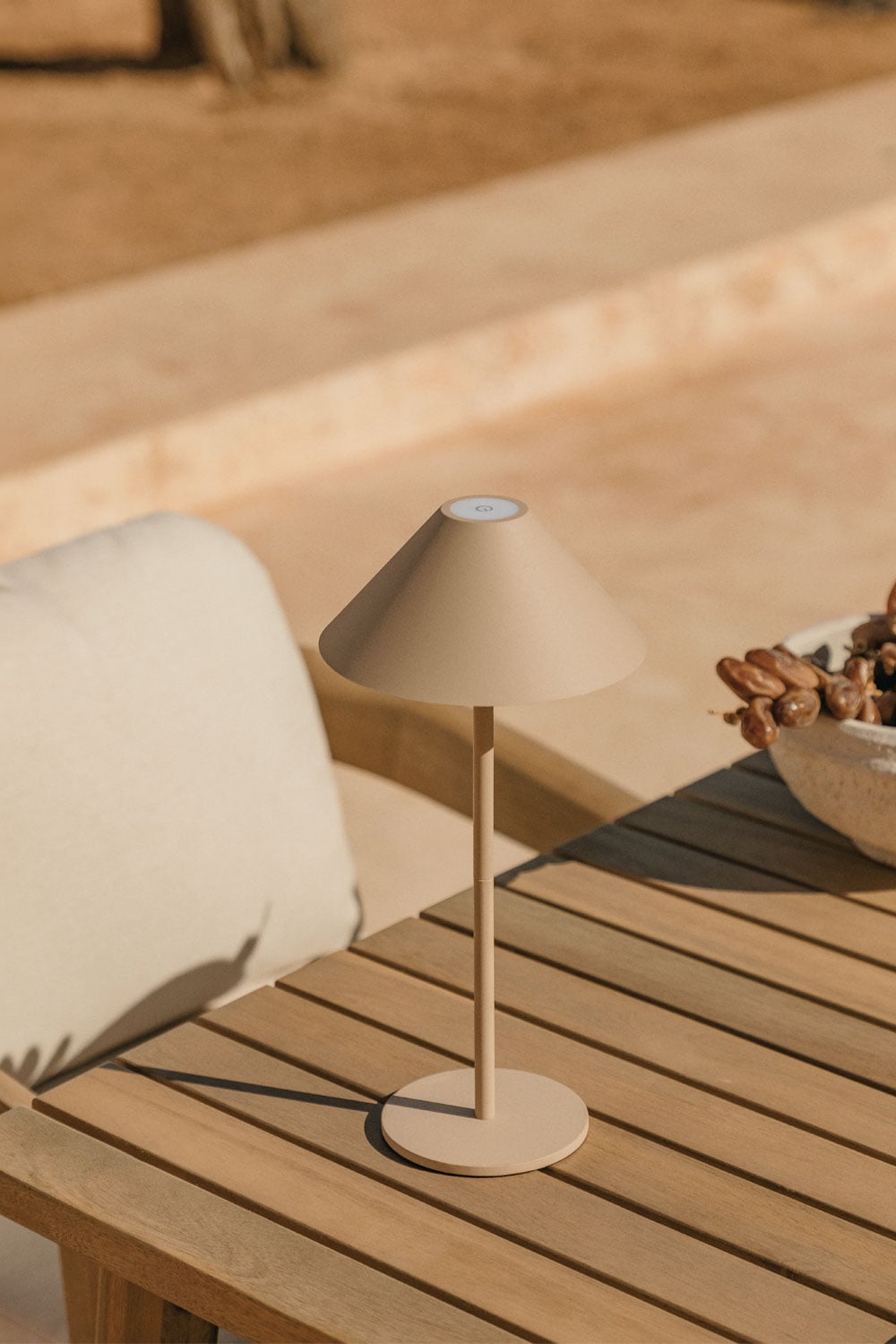 Lámpara de mesa LED inalámbrica para exterior Nebida, imagen de galer&iacute;a 10