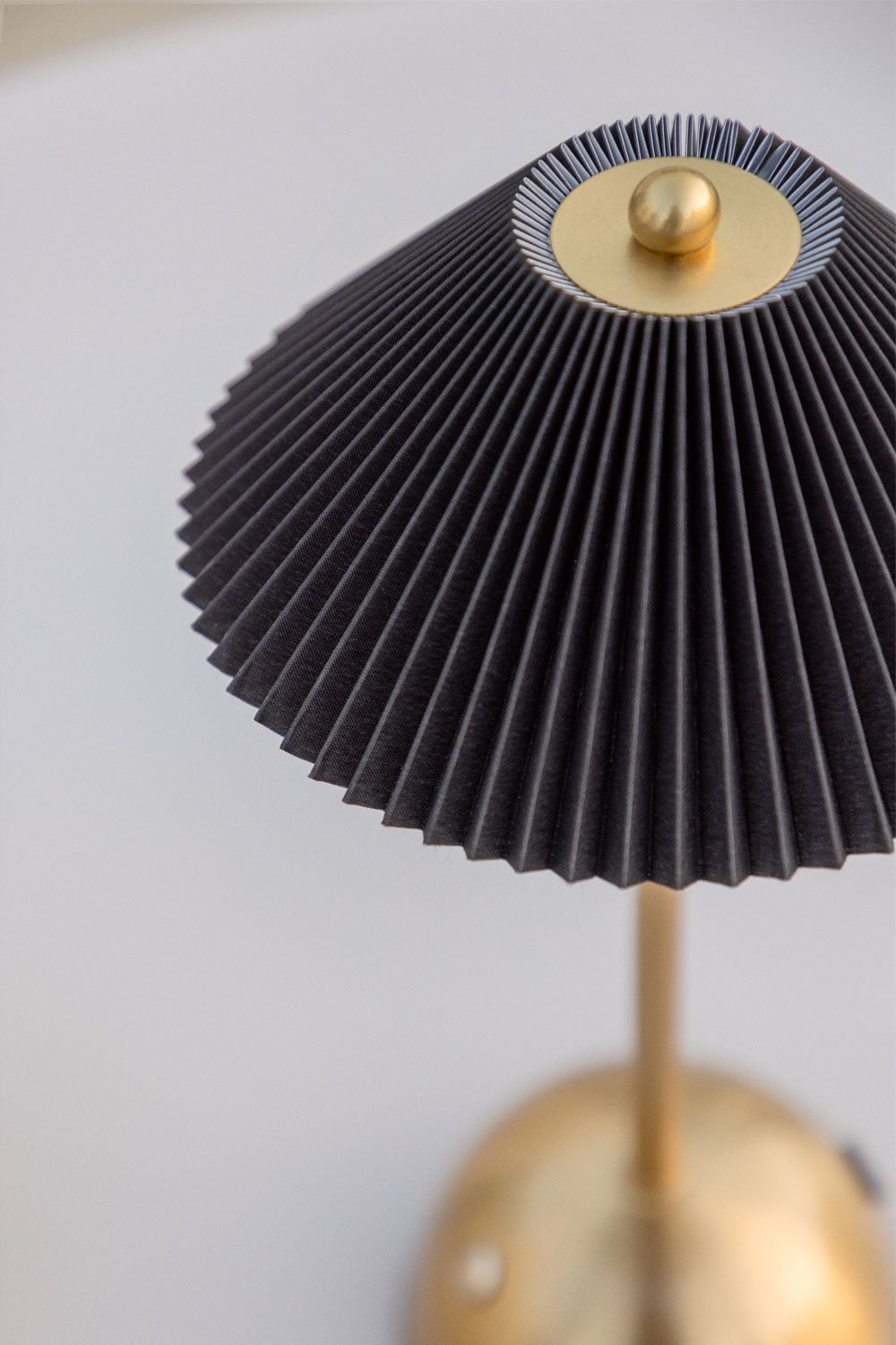 Lámpara de mesa LED inalámbrica en hierro Berila, imagen de galería 2