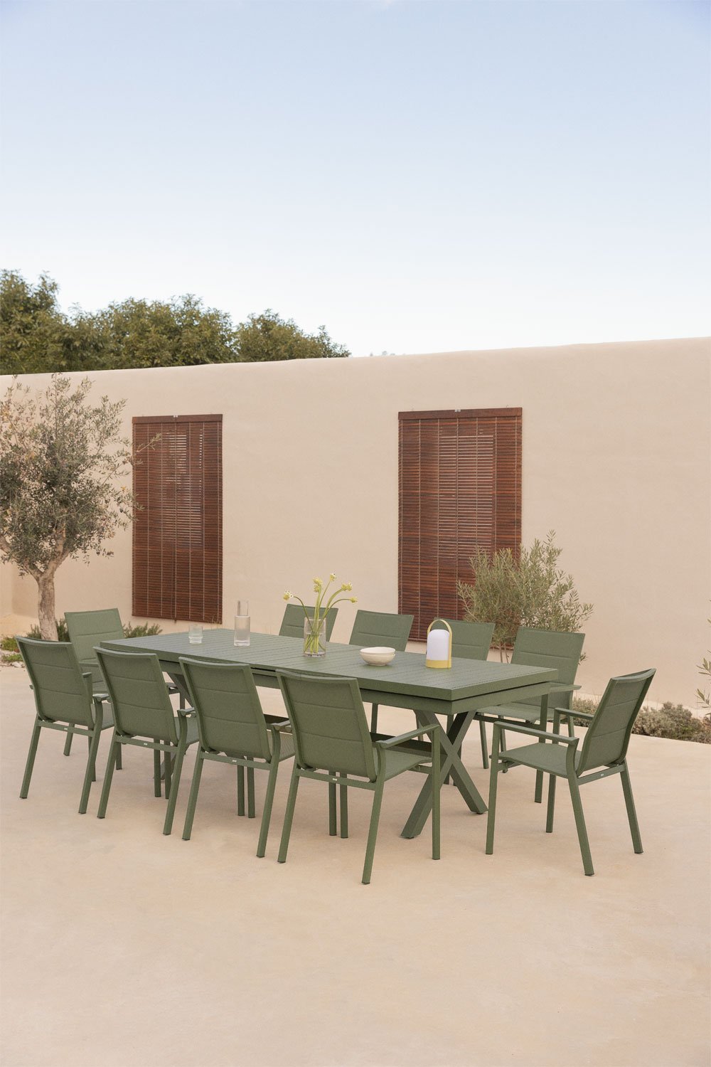 Set de mesa extensible rectangular 240-300x100 cm y 10 sillas de jardín apilables con reposabrazos en aluminio Karena, imagen de galería 1