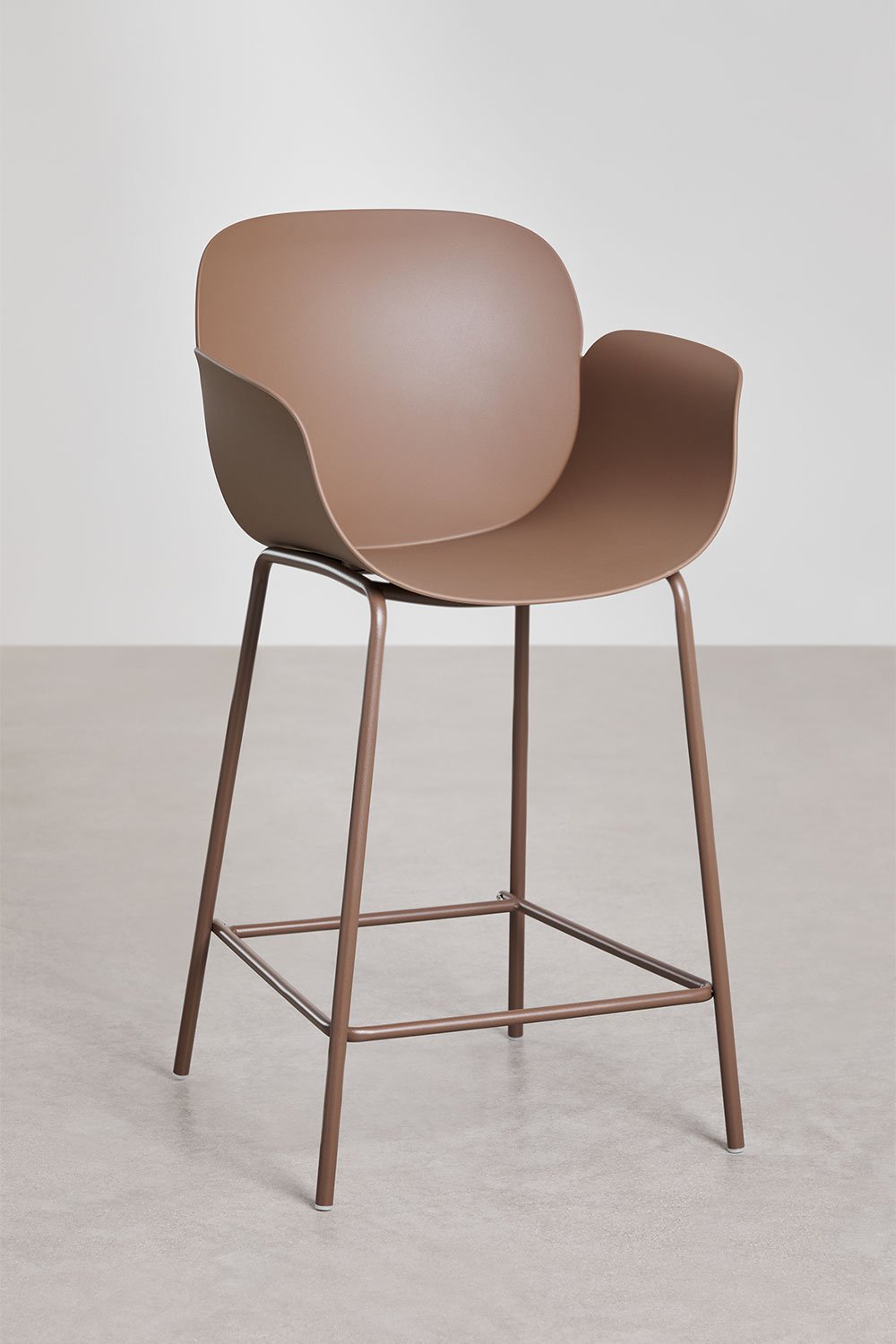 Taburete alto de jardín 65 cm en polipropileno y hierro marrón caramelo Lynette, imagen de galería 2