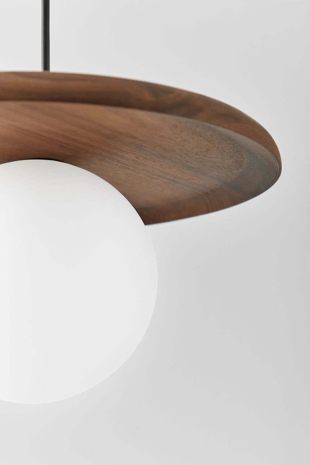 Lámpara de techo en madera de acacia Freidy, imagen de galería 4