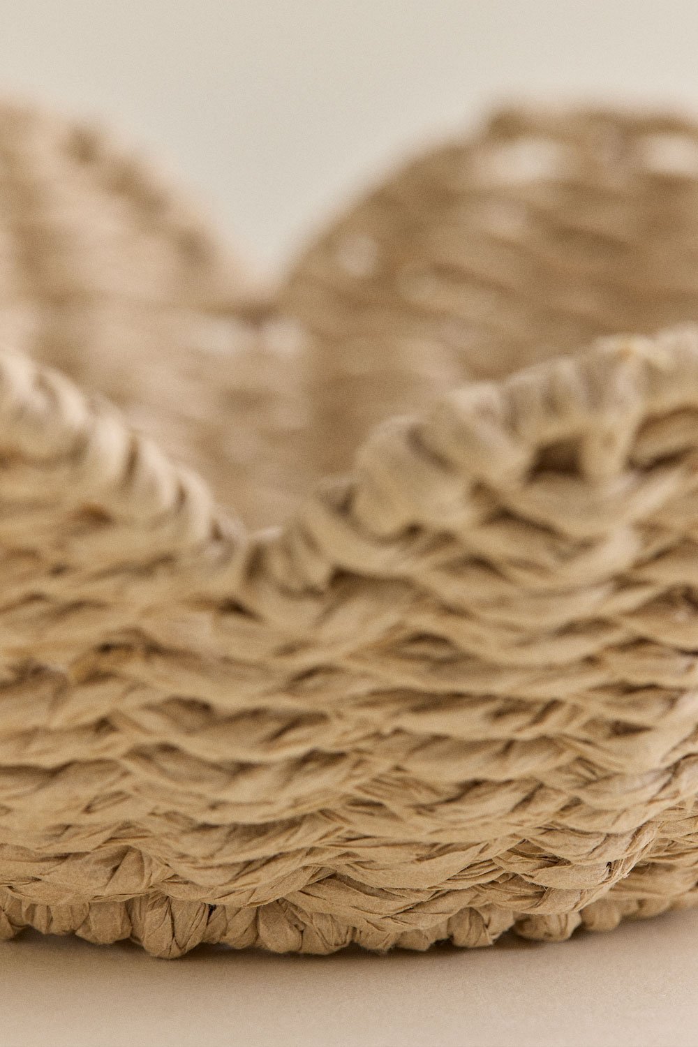 Cuenco decorativo en cuerda trenzada y metal Toransky, imagen de galería 3