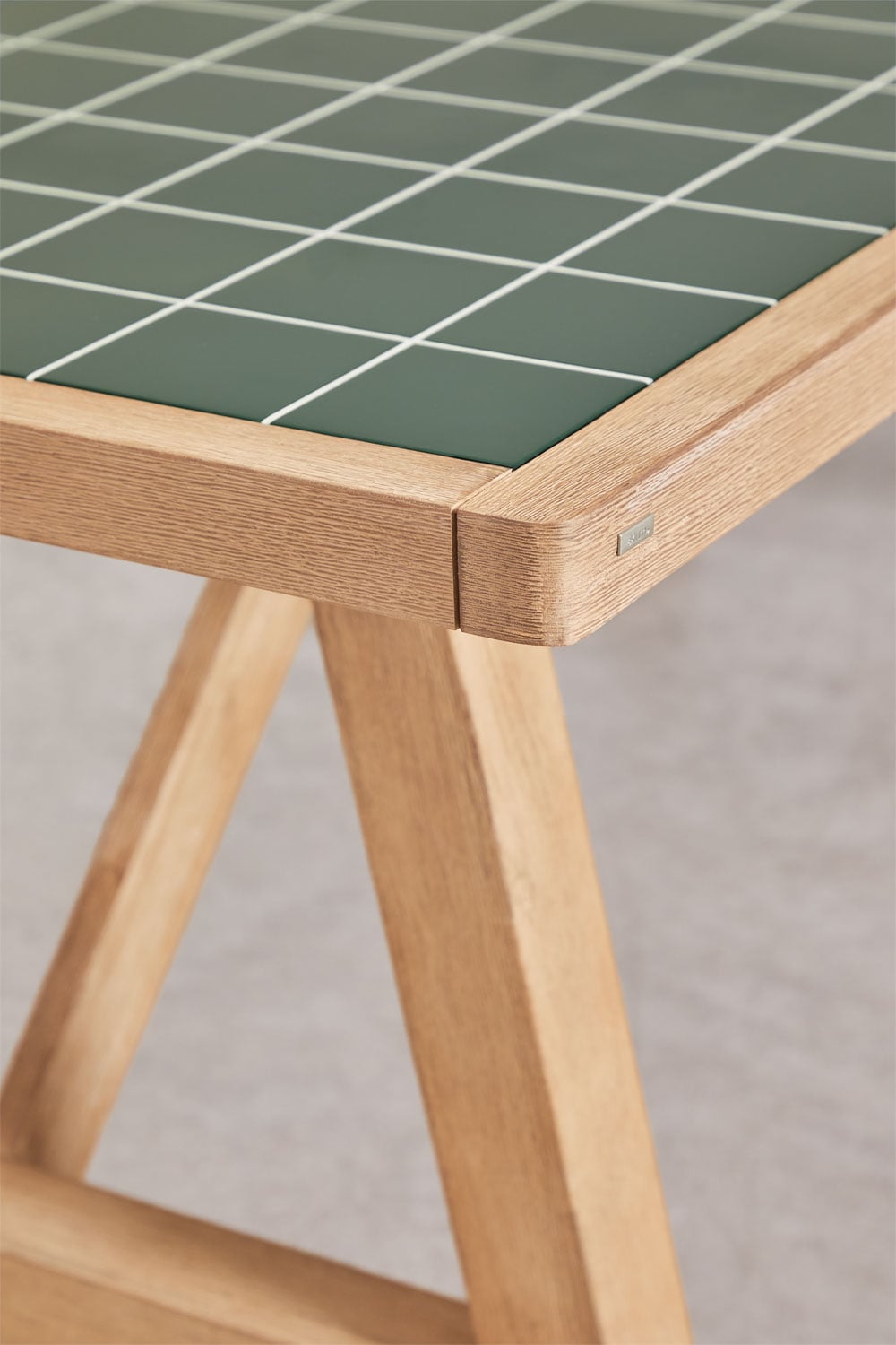 Set de mesa rectangular 200x100 cm en look azulejo y 8 sillas de jardín en madera de acacia y cemento Dubai, imagen de galer&iacute;a 4