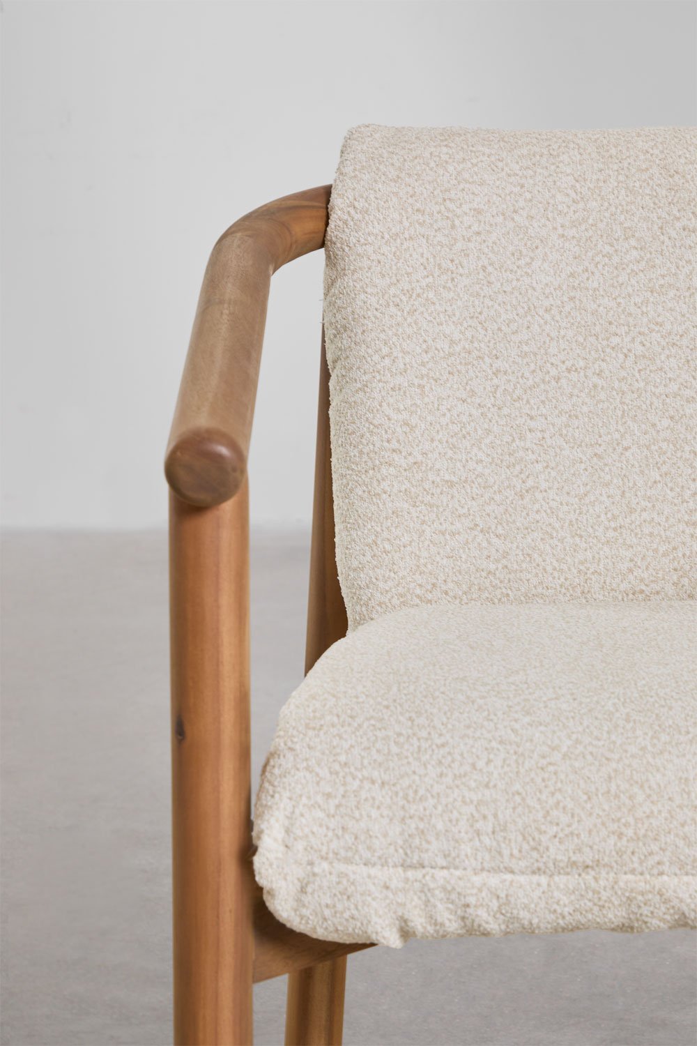 Silla de jardín con reposabrazos en madera de acacia Elmina, imagen de galería 6