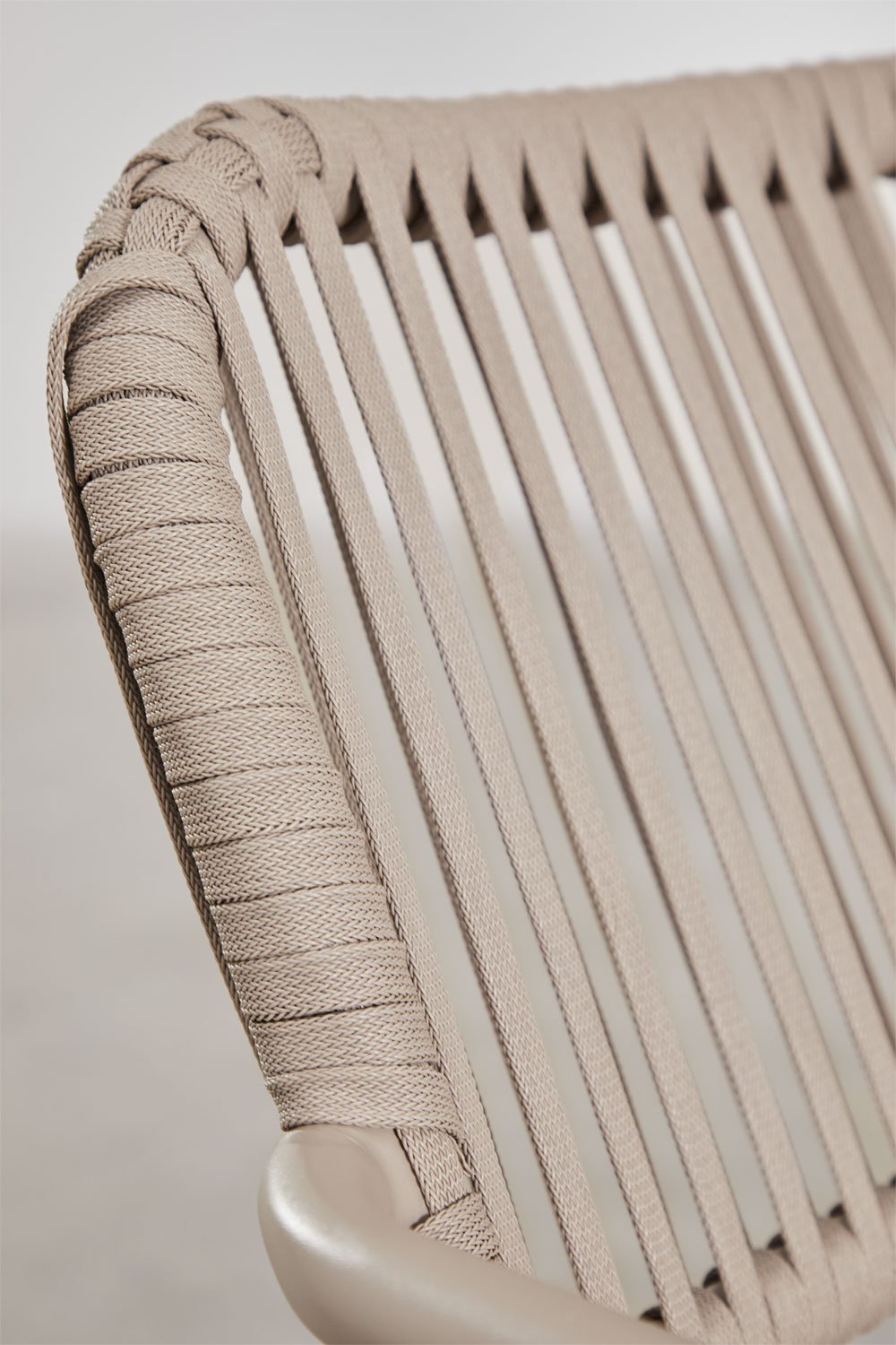 Silla de jardín apilable con reposabrazos en aluminio y cuerda trenzada Arhiza           , imagen de galer&iacute;a 5