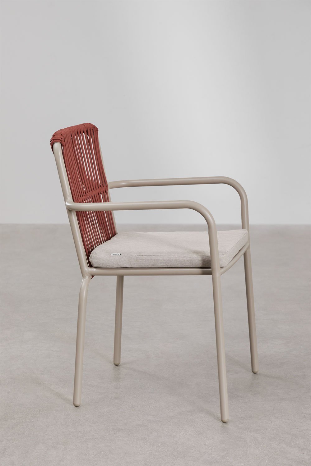 Silla de comedor apilable con reposabrazos en aluminio Alberta, imagen de galería 2