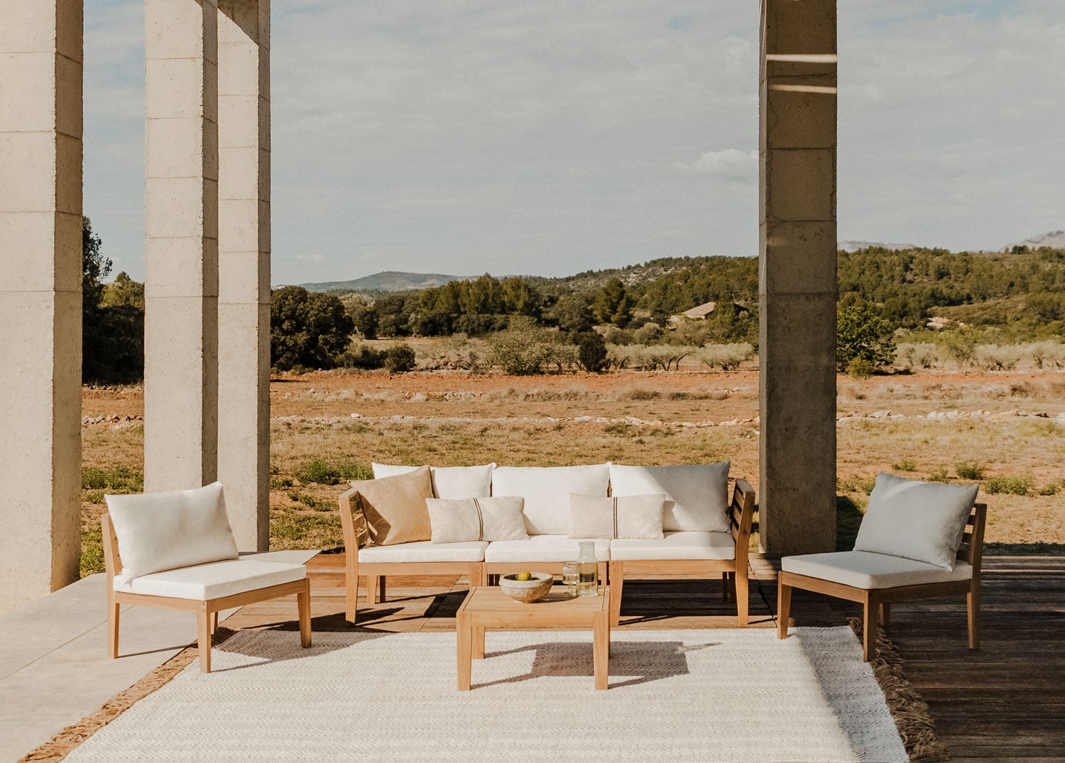 Conjunto de jardín con sofá modular de 5 piezas con reposabrazos y mesa de centro en madera de acacia Filips   , imagen de galer&iacute;a 9