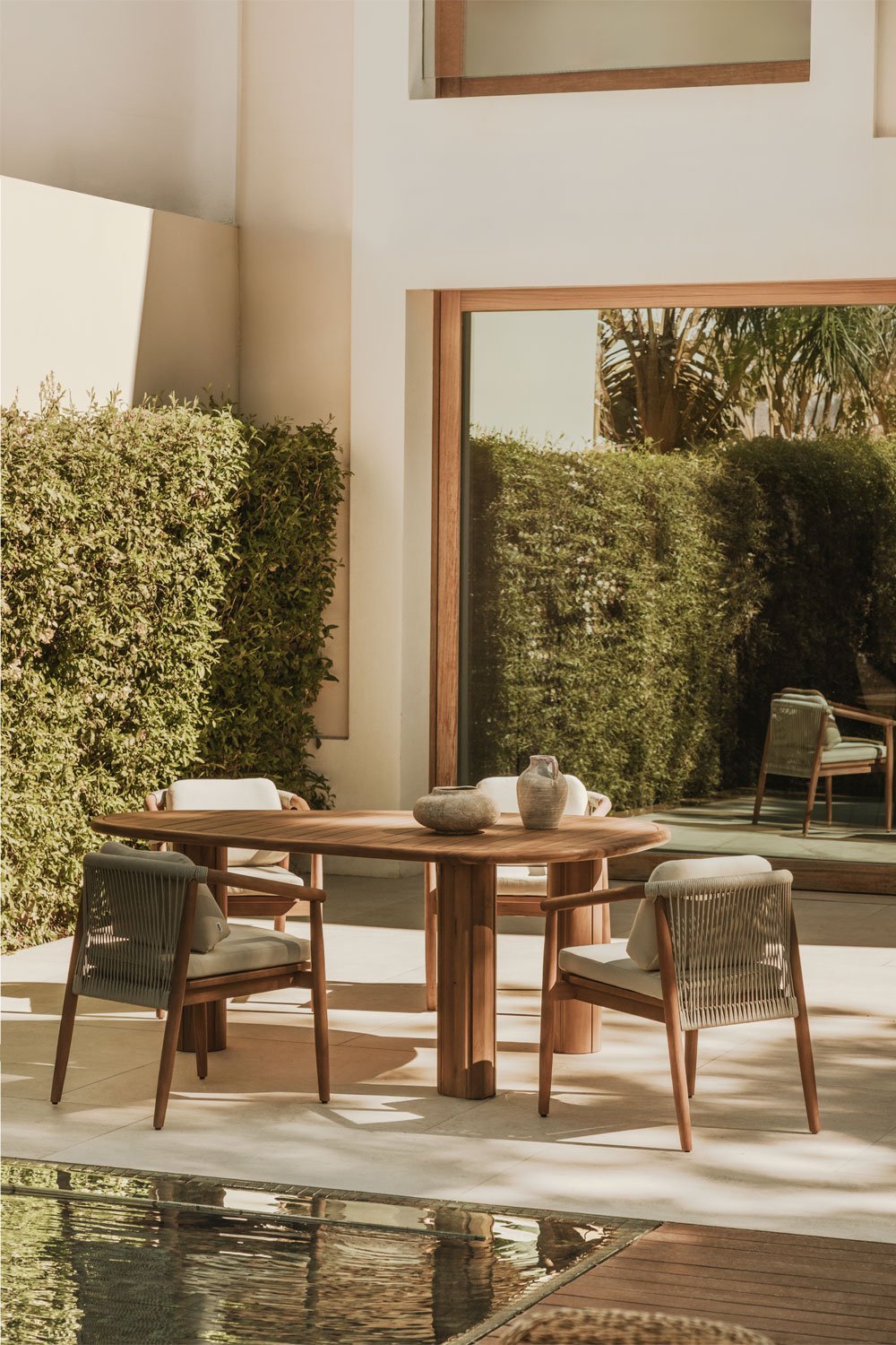 Mesa de jardín ovalada en madera de acacia Danara, imagen de galería 1