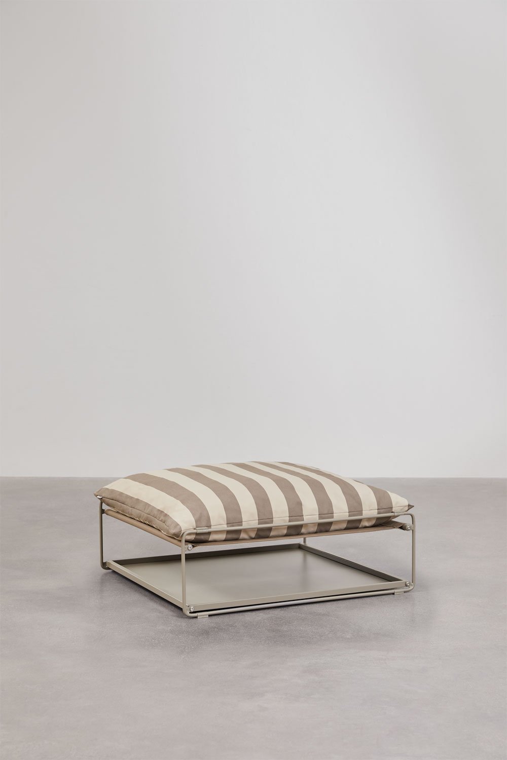 Puff de jardín convertible en mesa auxiliar Amaro, imagen de galería 1