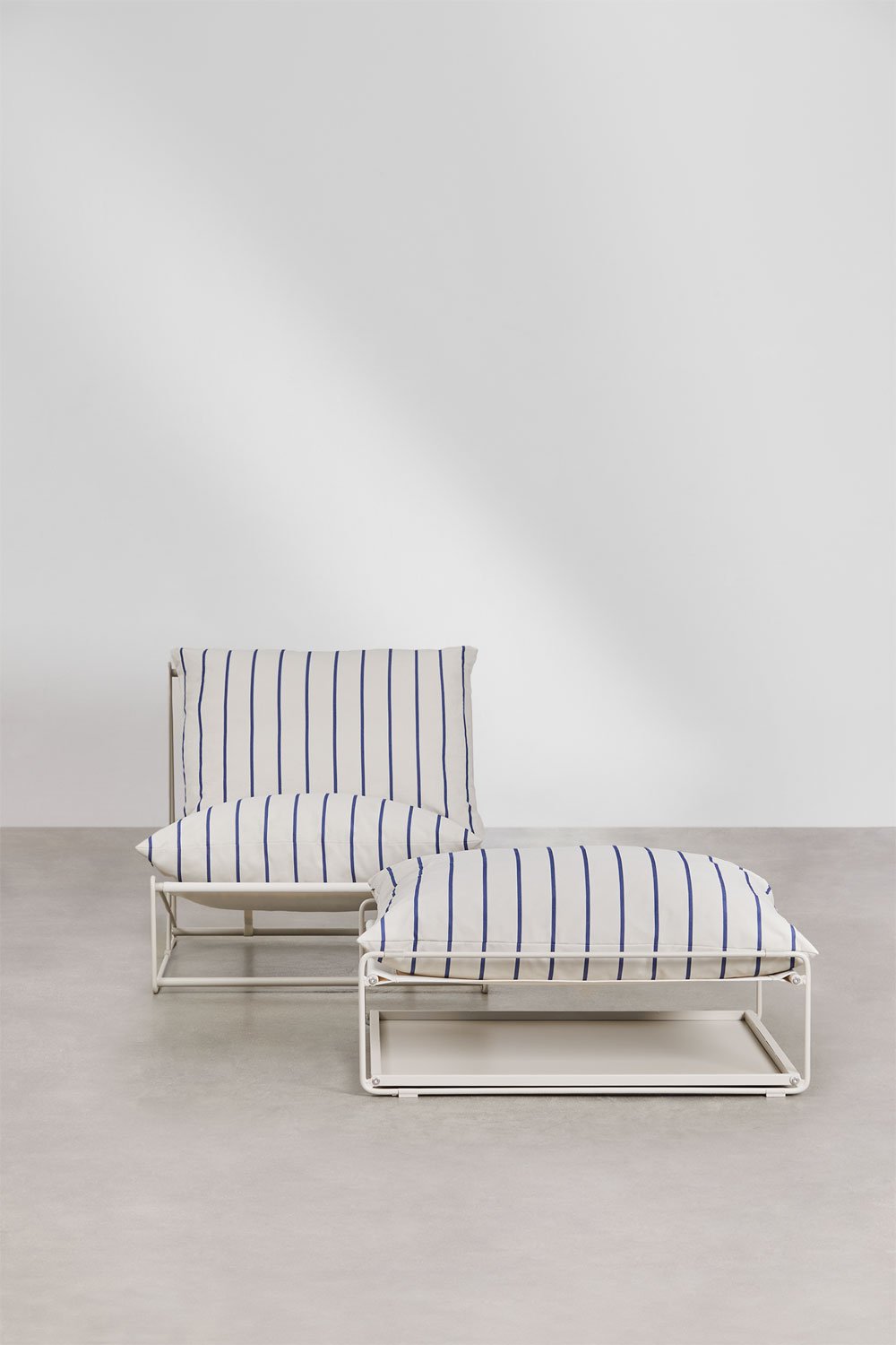 Conjunto de jardín con sillón y puff convertible Amaro, imagen de galer&iacute;a 4