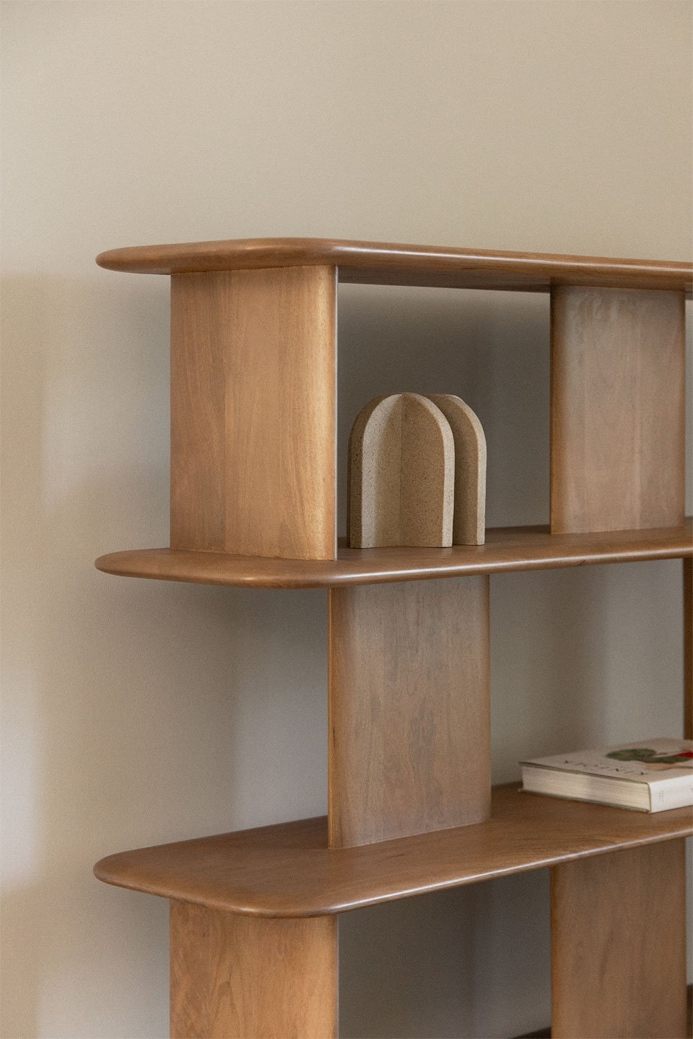 Estantería en madera de mango Miller, imagen de galería 3