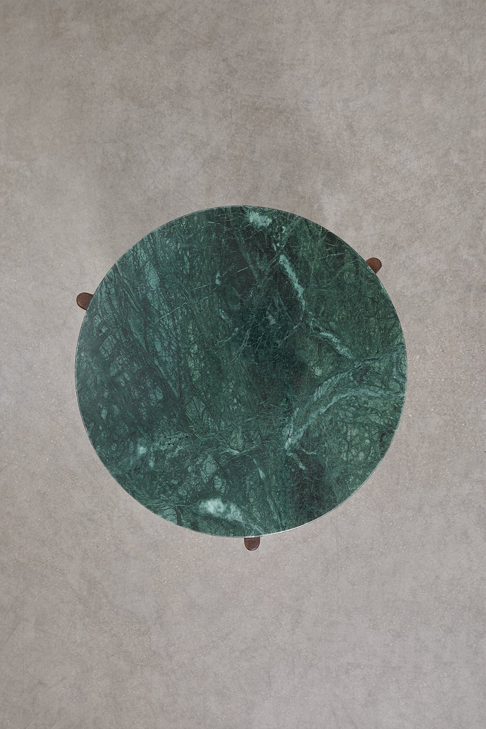 Mesa auxiliar redonda Ø50 cm en piedra natural y madera de mango Lavinia, imagen de galer&iacute;a 8